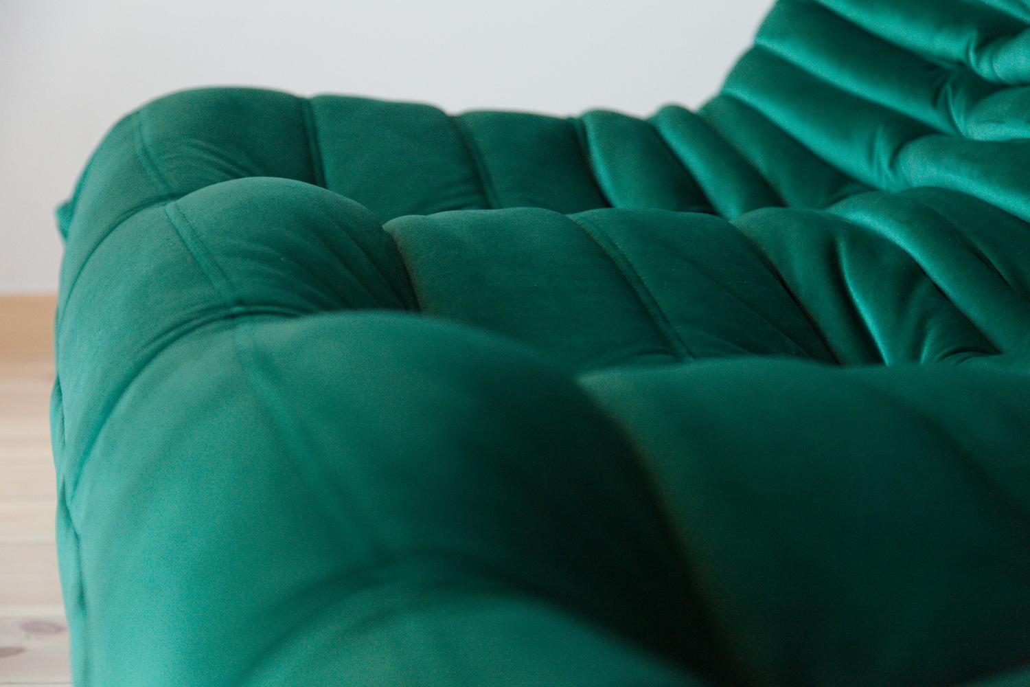 Togo 3-Seat Sofa in Bottle Green Velvet by Michel Ducaroy for Ligne Roset In Excellent Condition For Sale In Berlin, DE