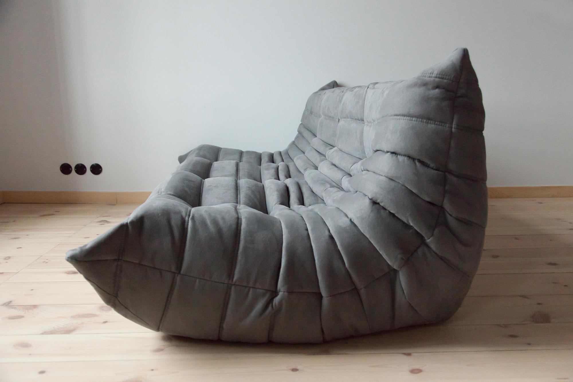 Togo 3-Seat Sofa in Grey Microfibre by Michel Ducaroy for Ligne Roset In Excellent Condition For Sale In Berlin, DE