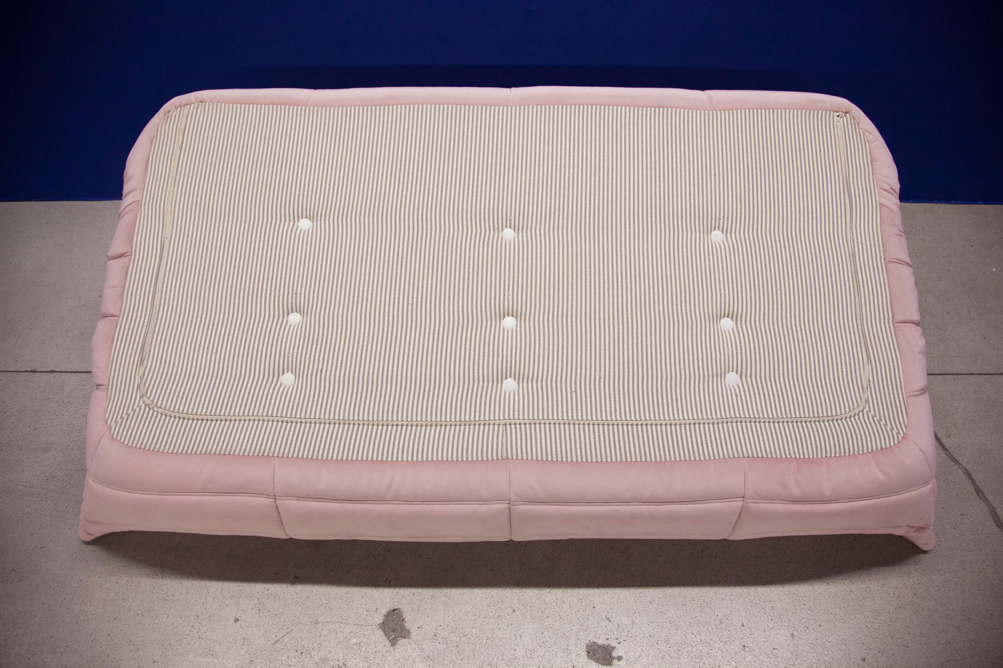 Togo 3-Seat Sofa in Pink Velvet by Michel Ducaroy for Ligne Roset For Sale 10