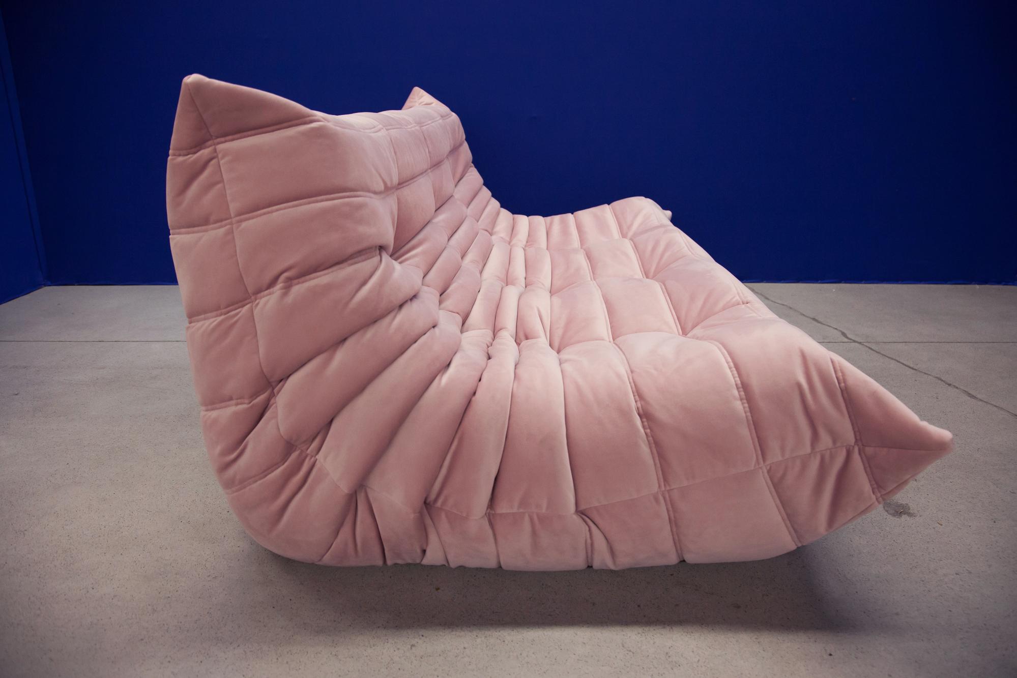 Togo 3-Seat Sofa in Pink Velvet by Michel Ducaroy for Ligne Roset In Excellent Condition For Sale In Berlin, DE