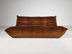 Sofá Togo 3 plazas de terciopelo marrón de Michel Ducaroy para Ligne Roset, años 70