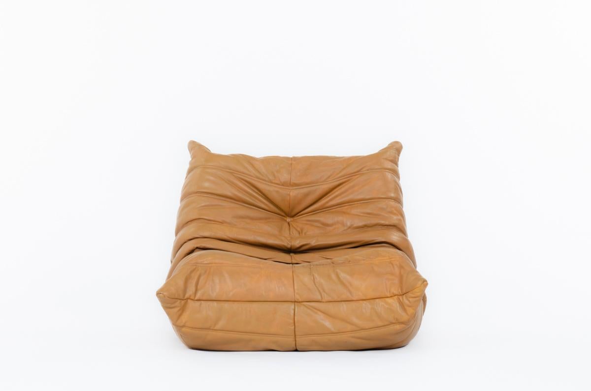 Armchair designed by Michel Ducaroy for Ligne Roset in the seventies
Famous Togo model
All in foam covered by brown leather
Some traces of time on the leather, nice patina