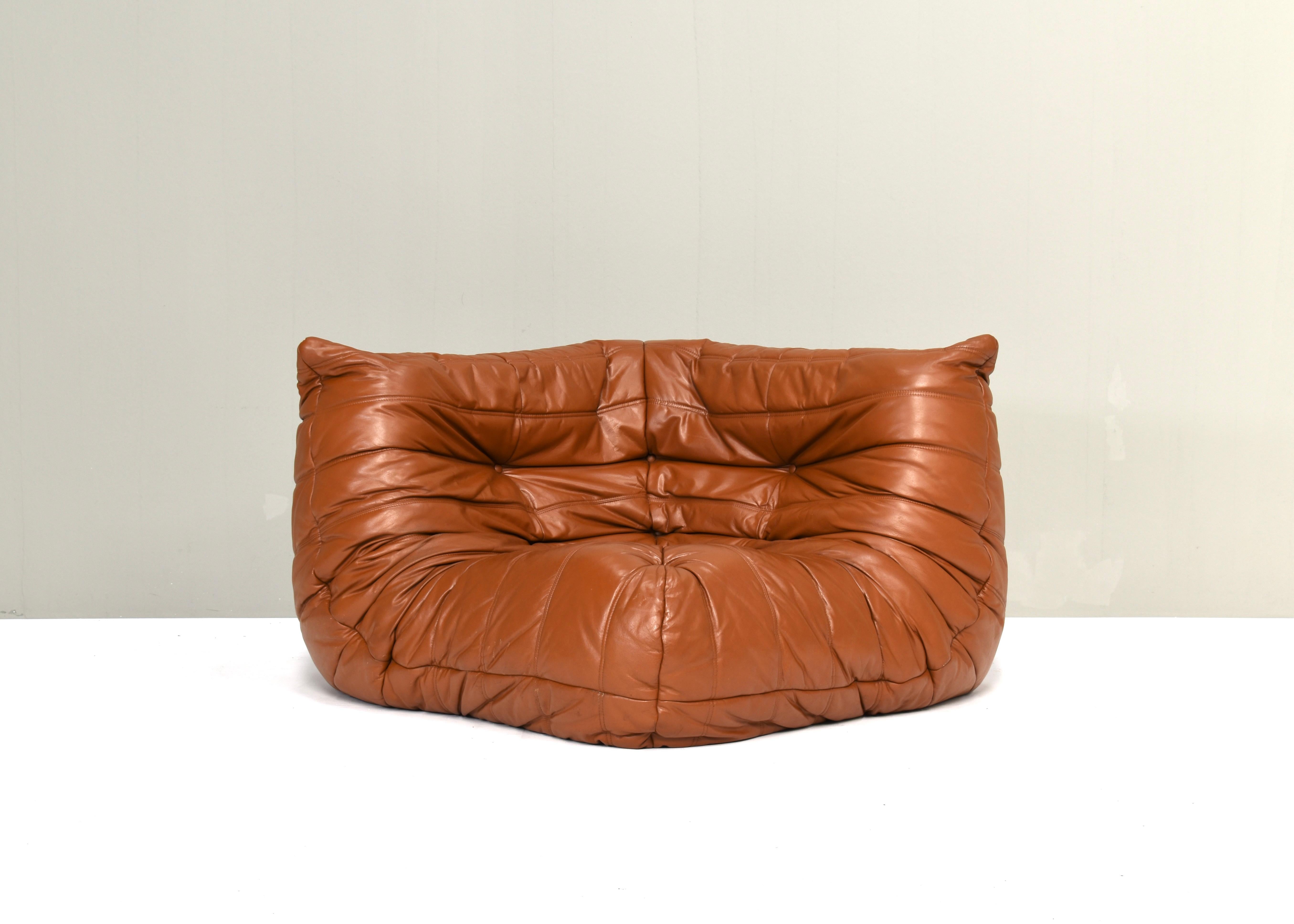 Togo corner sofa in tan leather by Michel Ducaroy for Ligne Roset, France – circa 1970.
The element is in good condition with some age and use related wear to the leather. See detail images. No tears or holes. The sofa has a label, the corner