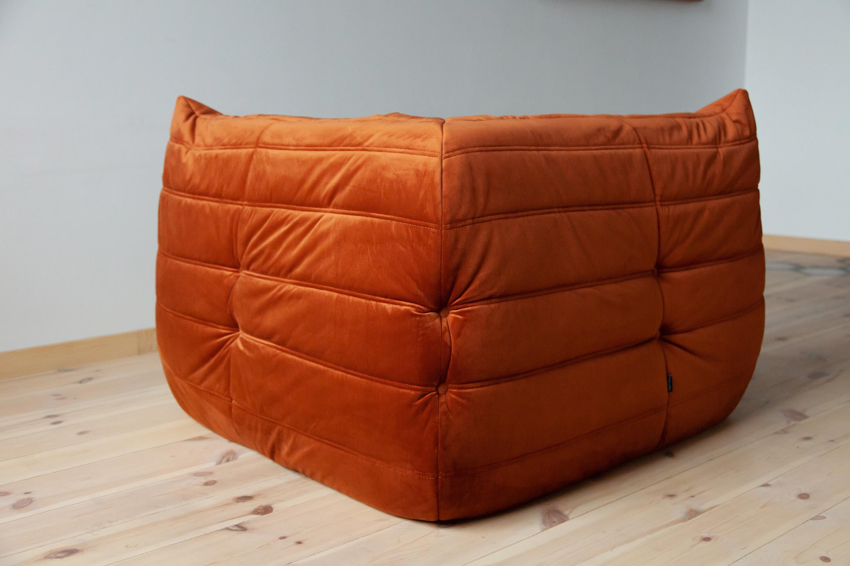 Togo Corner Couch in Amber Velvet by Michel Ducaroy by Ligne Roset In Excellent Condition For Sale In Berlin, DE