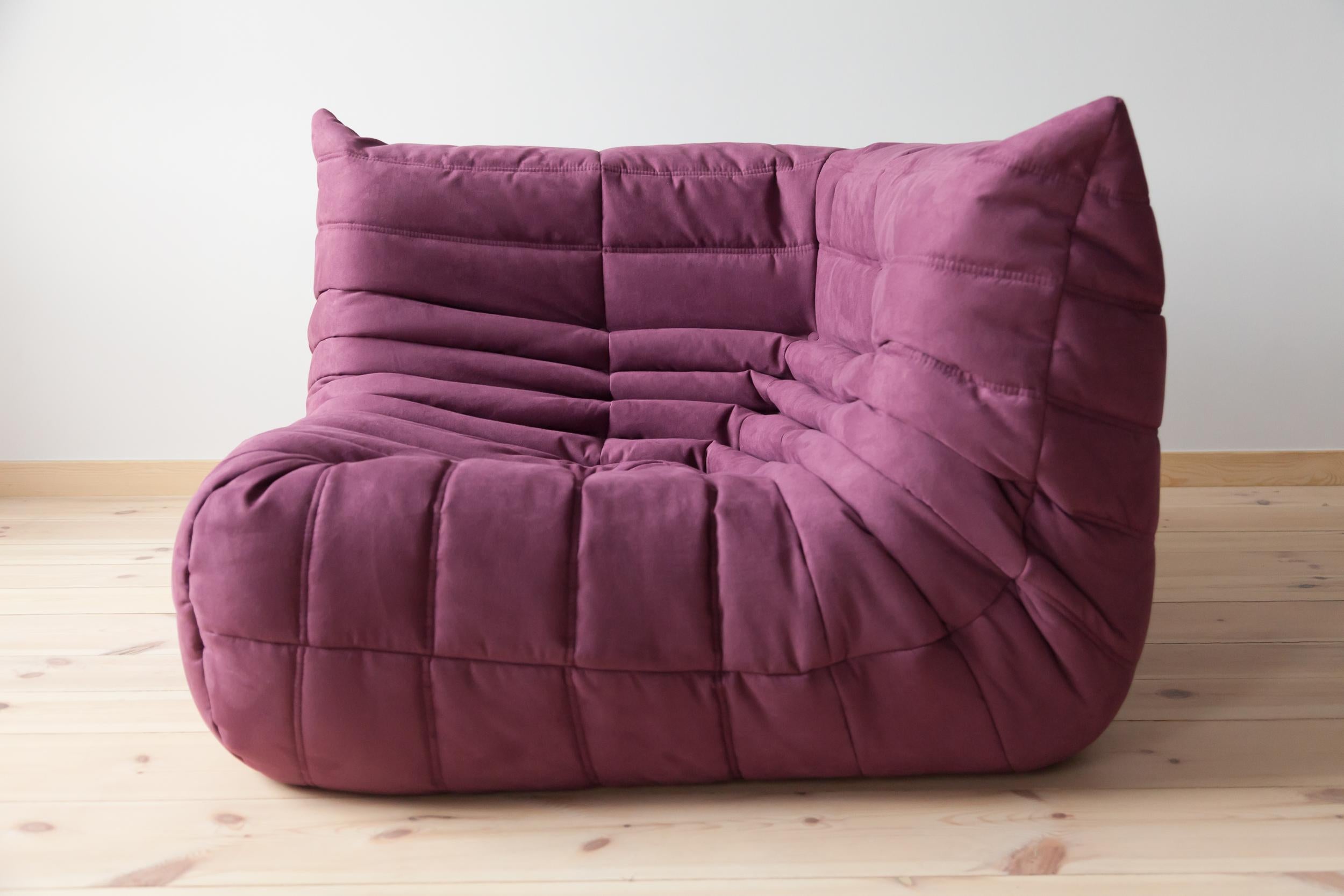 Eckschrank Togo aus Aubergine- Microfibre von Michel Ducaroy von Ligne Roset (Moderne der Mitte des Jahrhunderts) im Angebot
