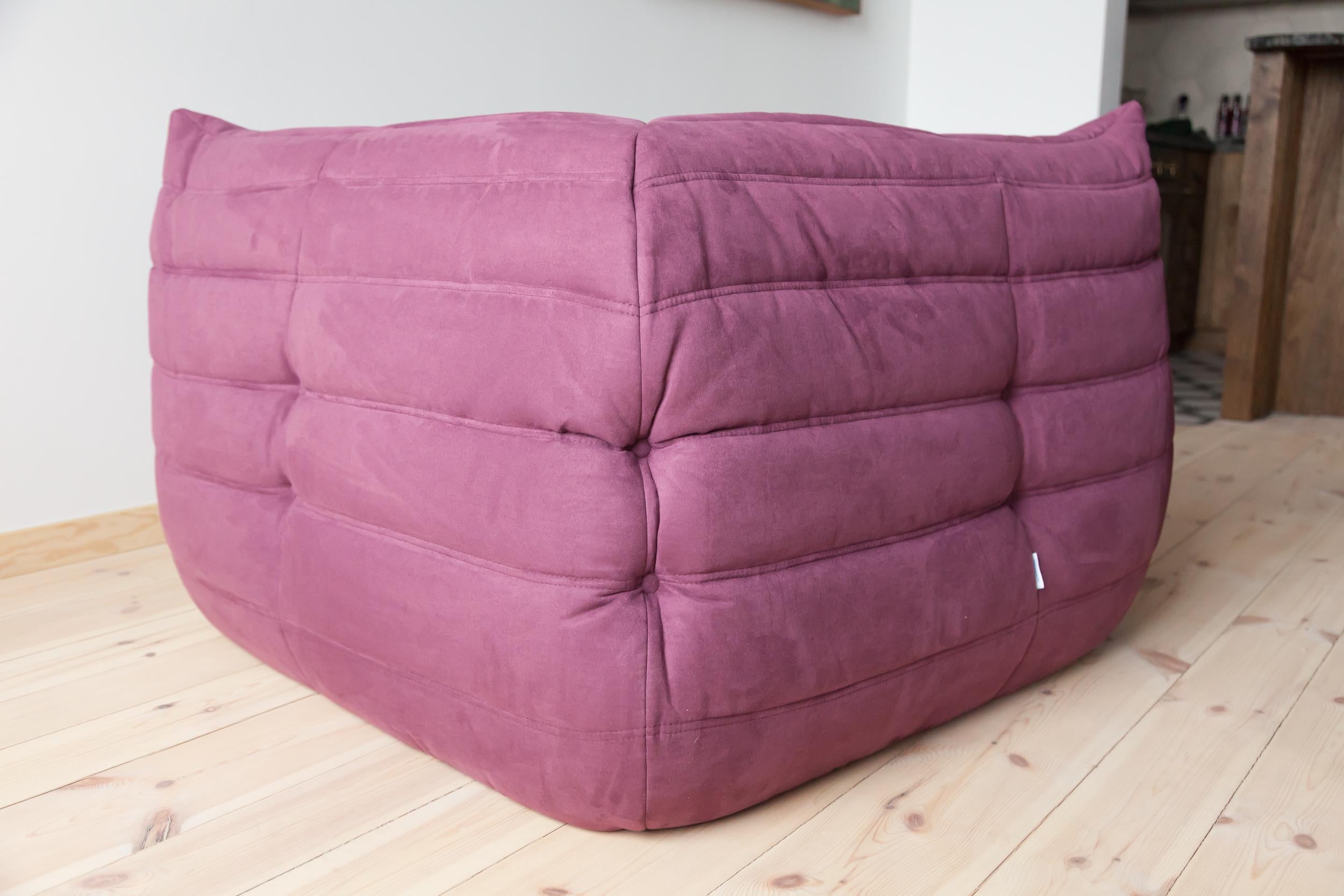 Eckschrank Togo aus Aubergine- Microfibre von Michel Ducaroy von Ligne Roset (Ende des 20. Jahrhunderts) im Angebot