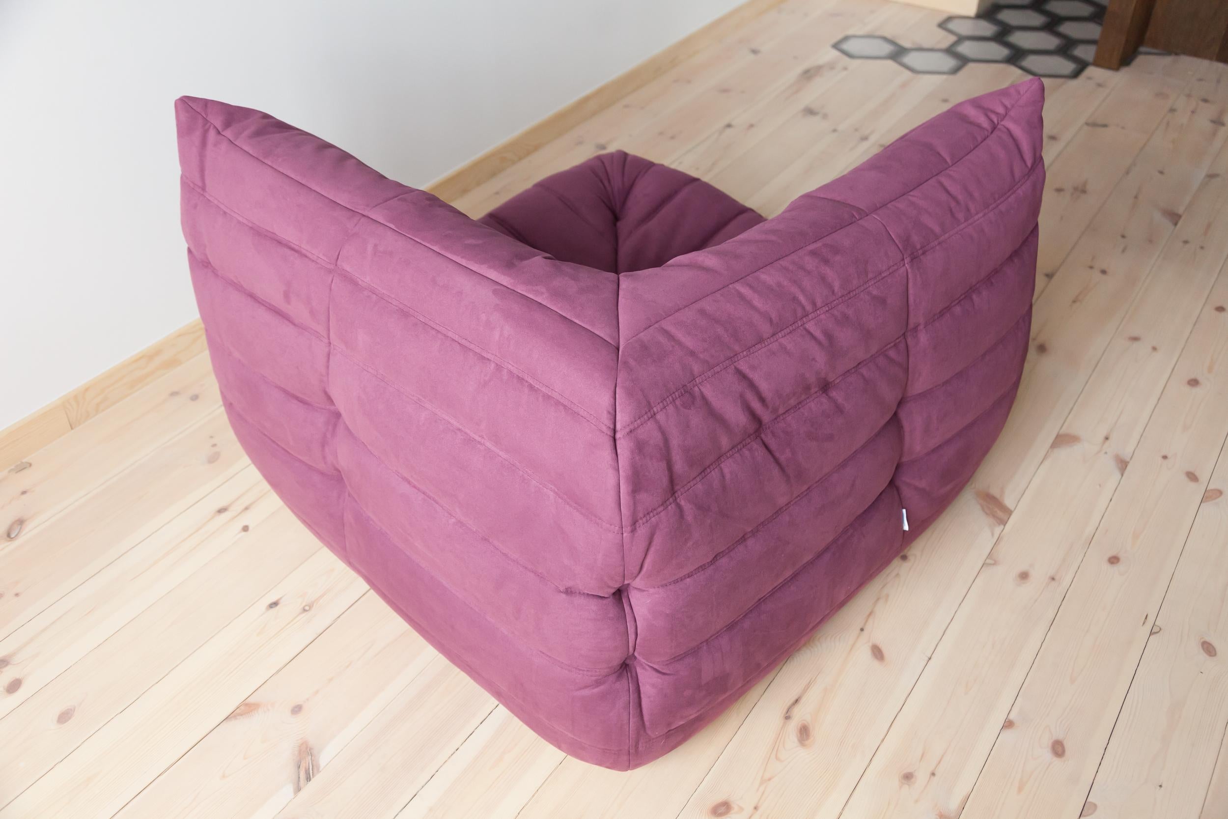 Eckschrank Togo aus Aubergine- Microfibre von Michel Ducaroy von Ligne Roset (Stoff) im Angebot