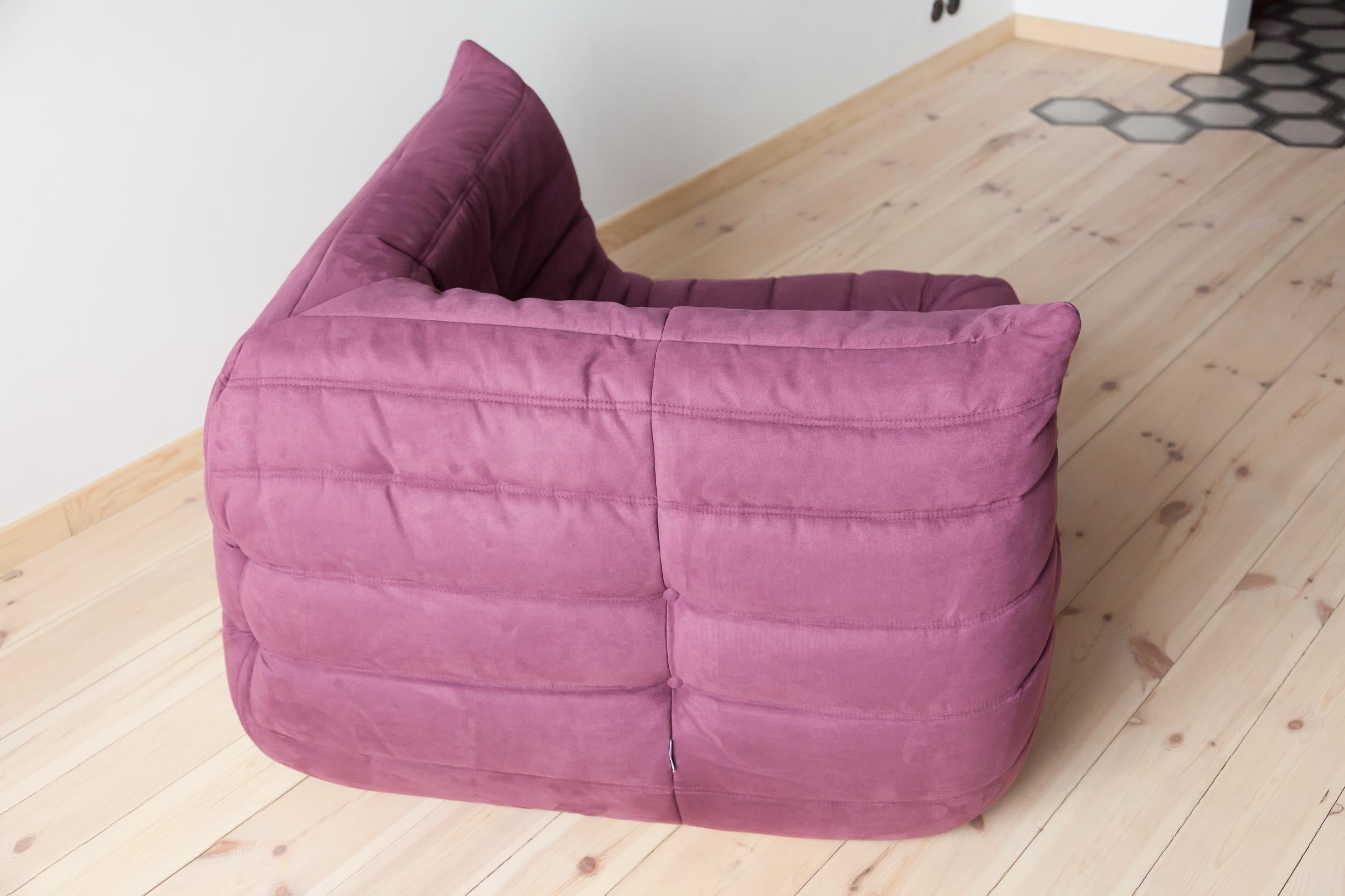 Eckschrank Togo aus Aubergine- Microfibre von Michel Ducaroy von Ligne Roset im Angebot 1