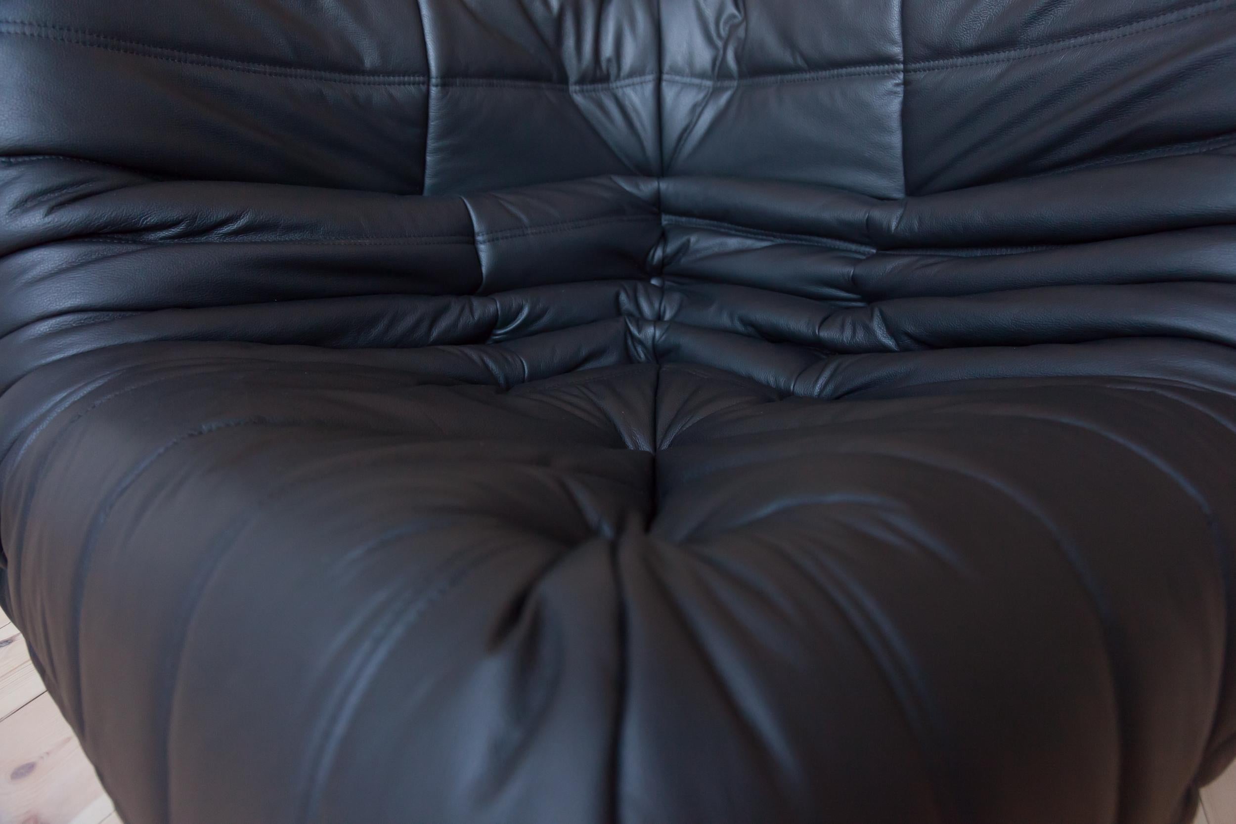 Togo Corner Couch in Black Leather by Michel Ducaroy by Ligne Roset For Sale 5
