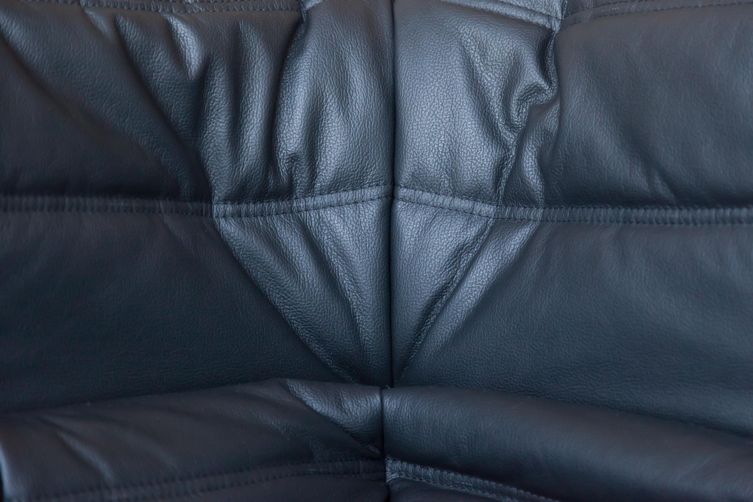 Togo Corner Couch in Black Leather by Michel Ducaroy by Ligne Roset For Sale 6