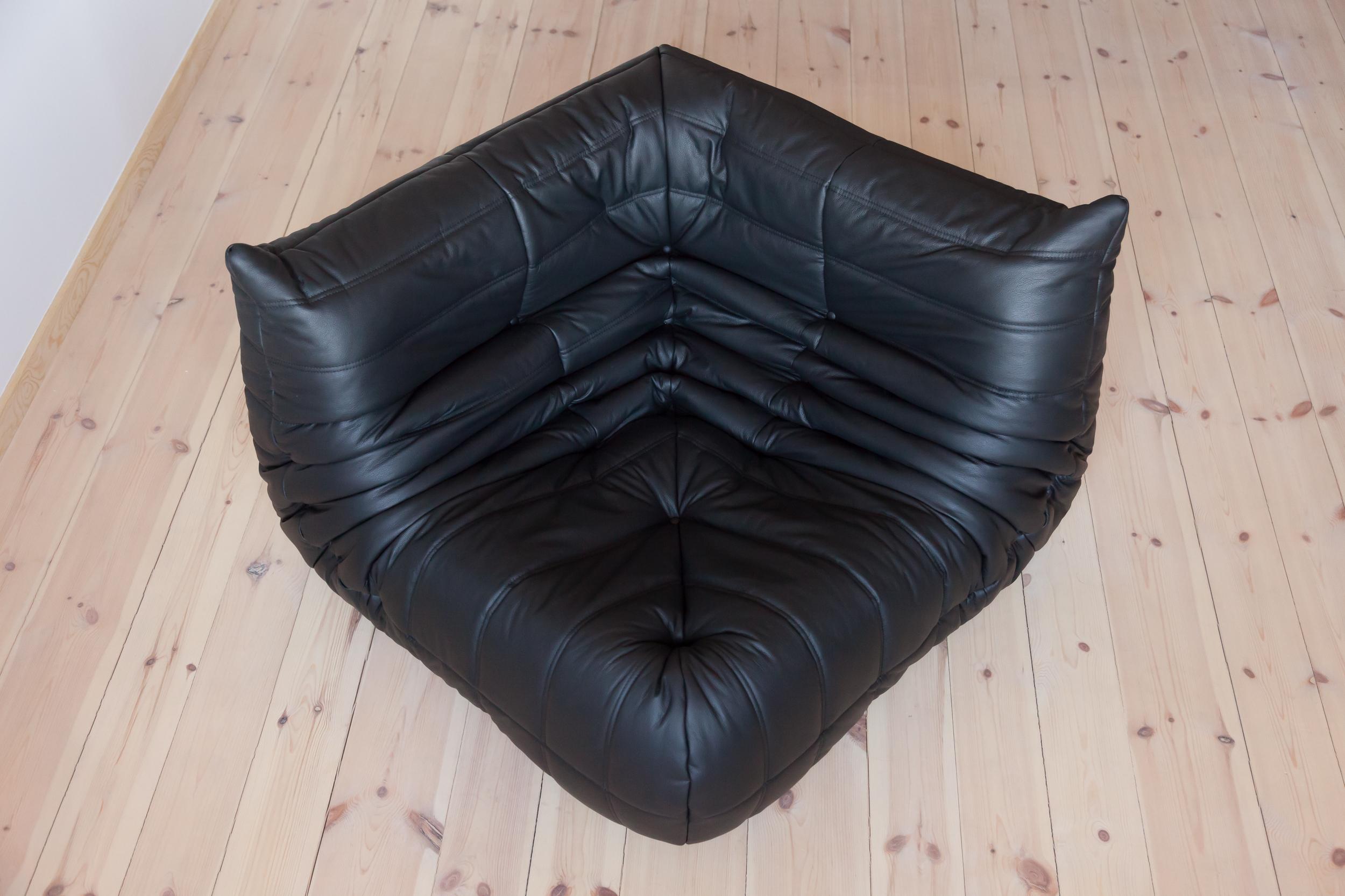 This Togo corner couch was designed by Michel Ducaroy in 1973 and was manufactured by Ligne Roset in France. It has been reupholstered in new black leather (102 x 102 x 70 cm). It has the original Ligne Roset logo and genuine Ligne Roset bottom.
 
 