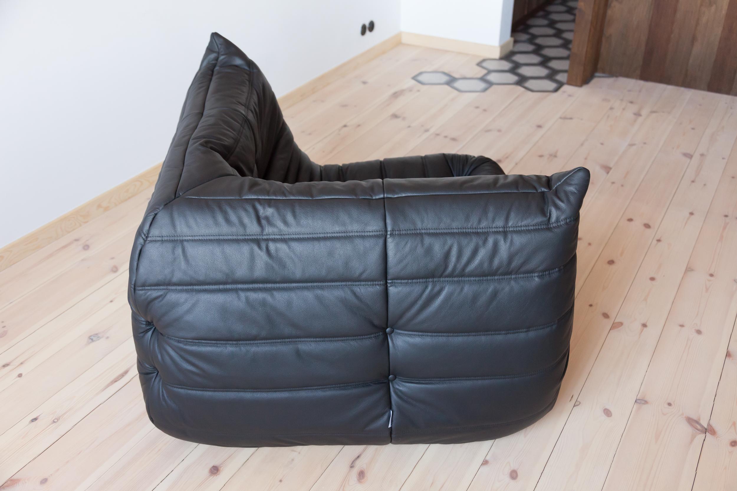 Togo Corner Couch in Black Leather by Michel Ducaroy by Ligne Roset For Sale 1
