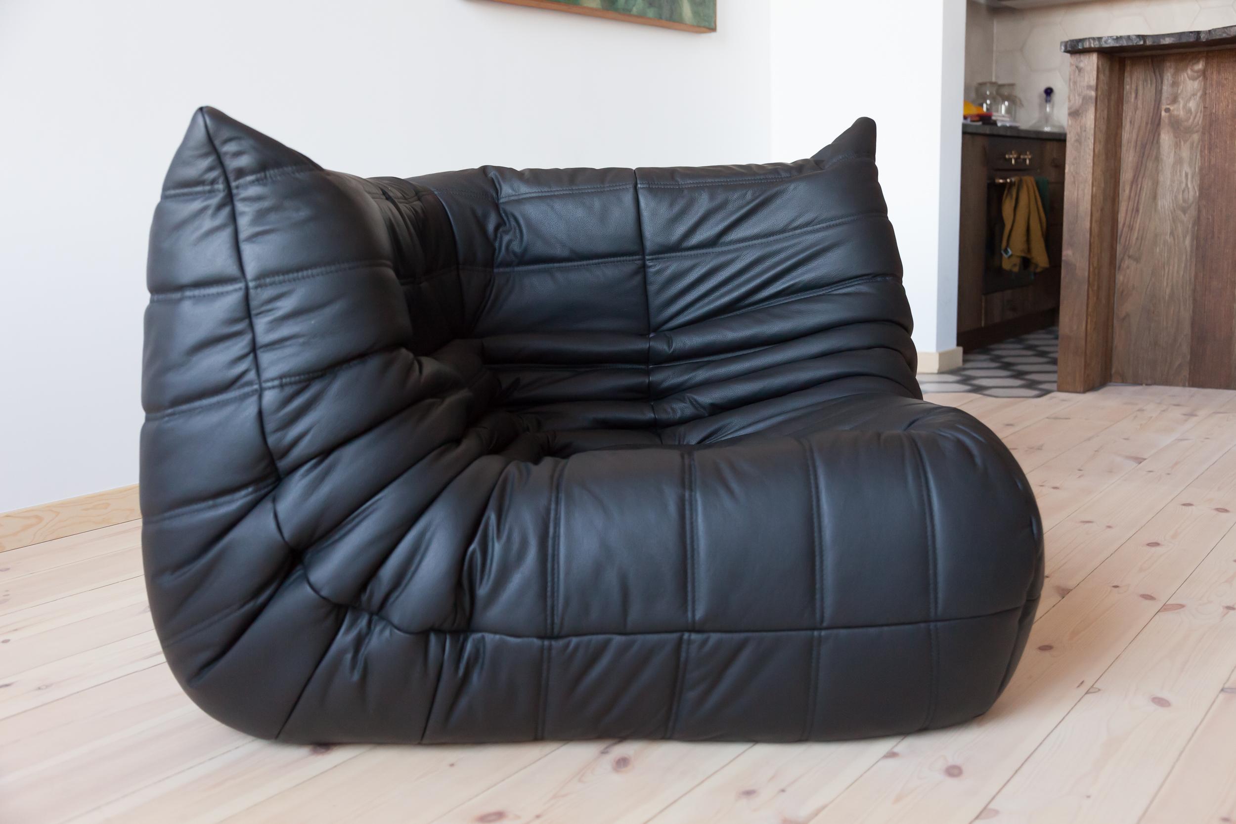 Togo Corner Couch in Black Leather by Michel Ducaroy by Ligne Roset For Sale 2