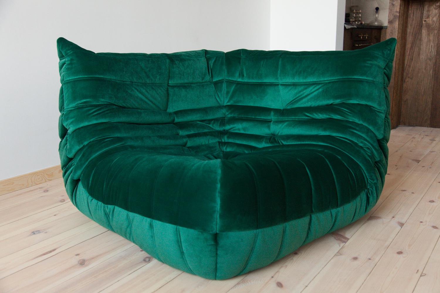This Togo corner couch was designed by Michel Ducaroy in 1973 and was manufactured by Ligne Roset in France. It has been reupholstered in new bottle green velvet (102 x 102 x 70 cm). It has the original Ligne Roset logo and genuine Ligne Roset