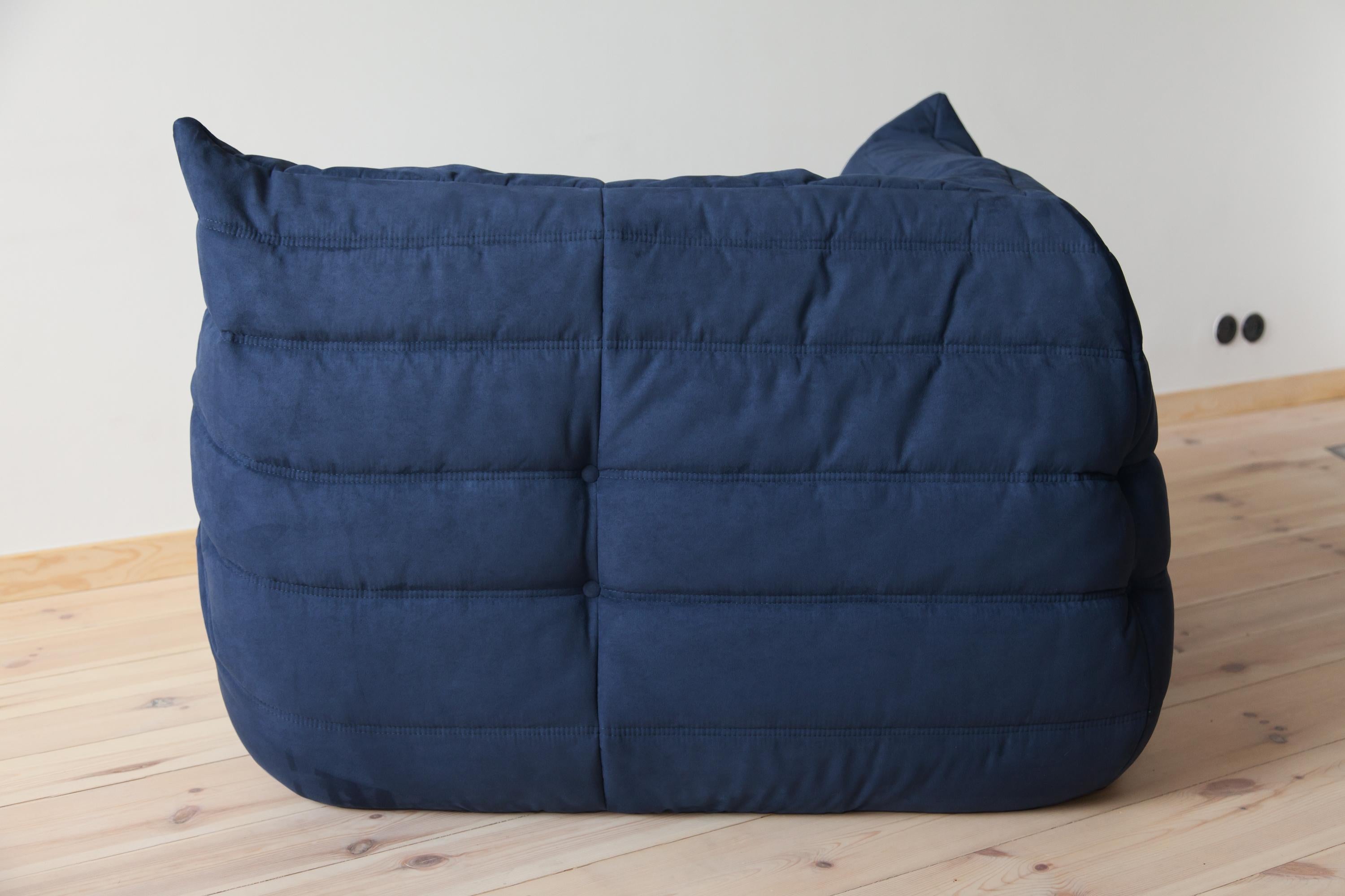 Togo Corner Couch in Dark Blue Microfibre by Michel Ducaroy by Ligne Roset In Excellent Condition For Sale In Berlin, DE