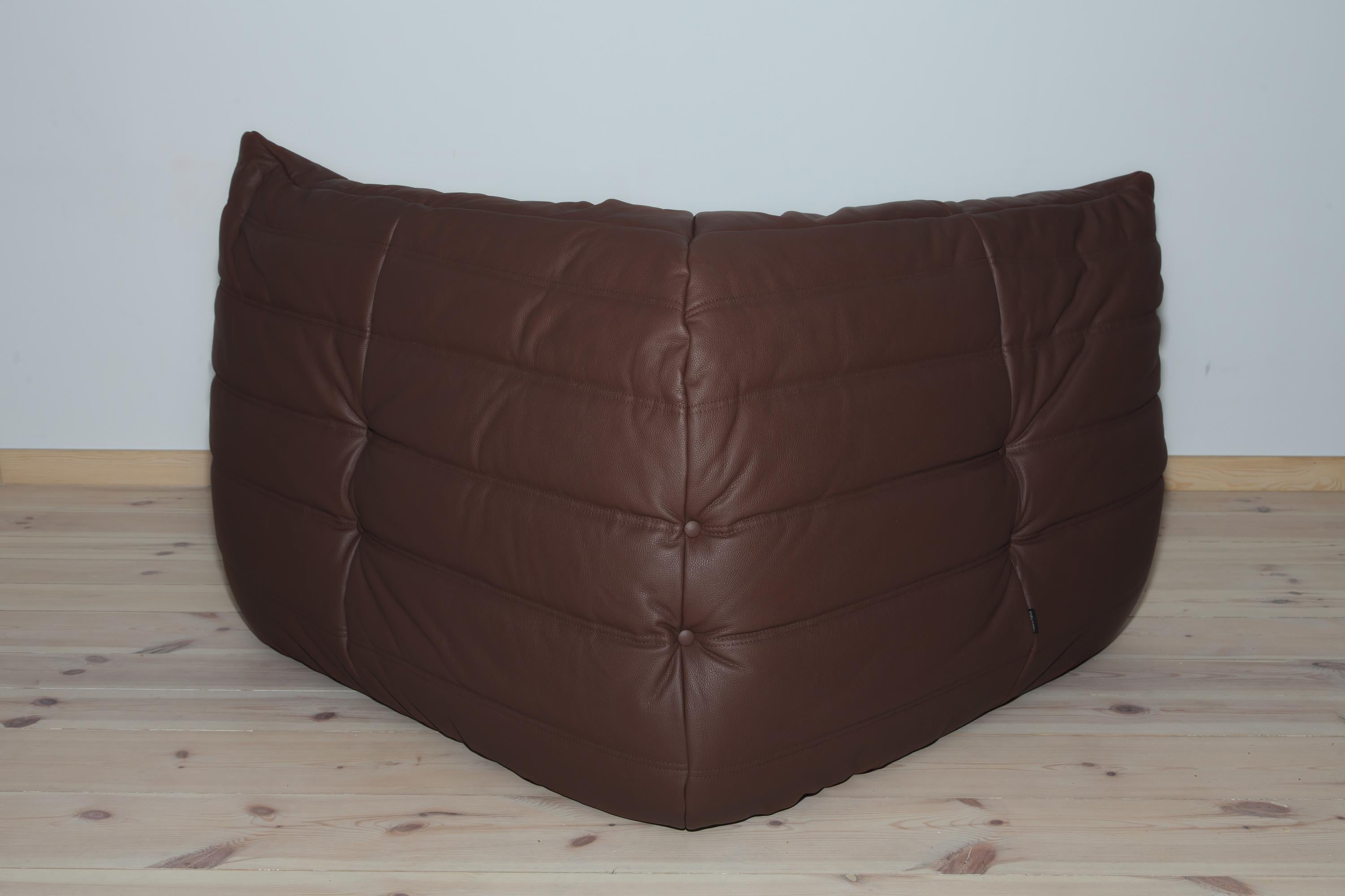 Togo Corner Couch in Madras Brown Leather by Michel Ducaroy by Ligne Roset In Excellent Condition For Sale In Berlin, DE