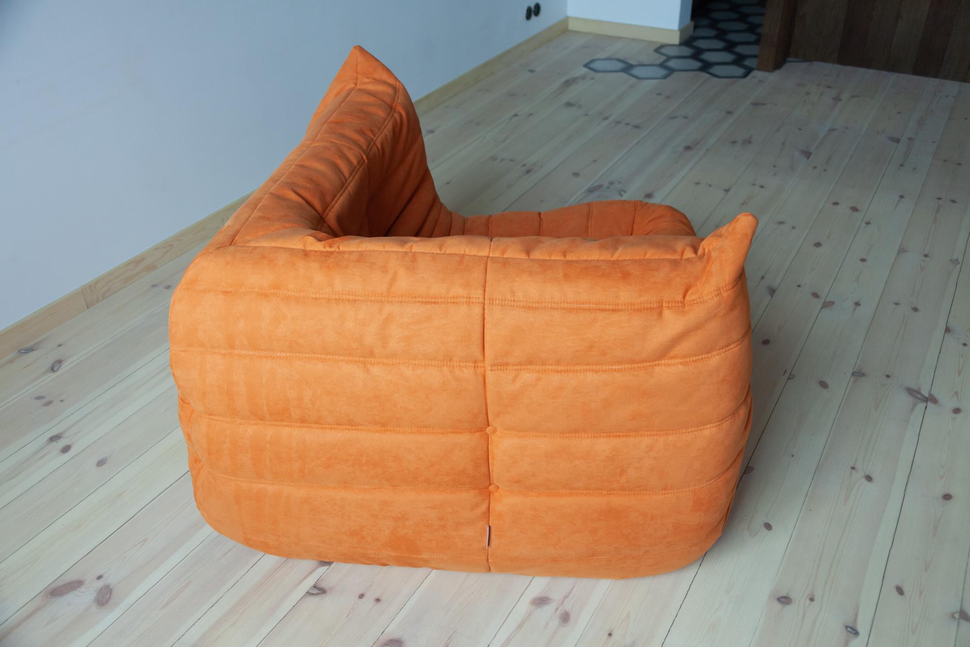 Togo Corner Couch in Orange Microfibre by Michel Ducaroy by Ligne Roset In Excellent Condition For Sale In Berlin, DE
