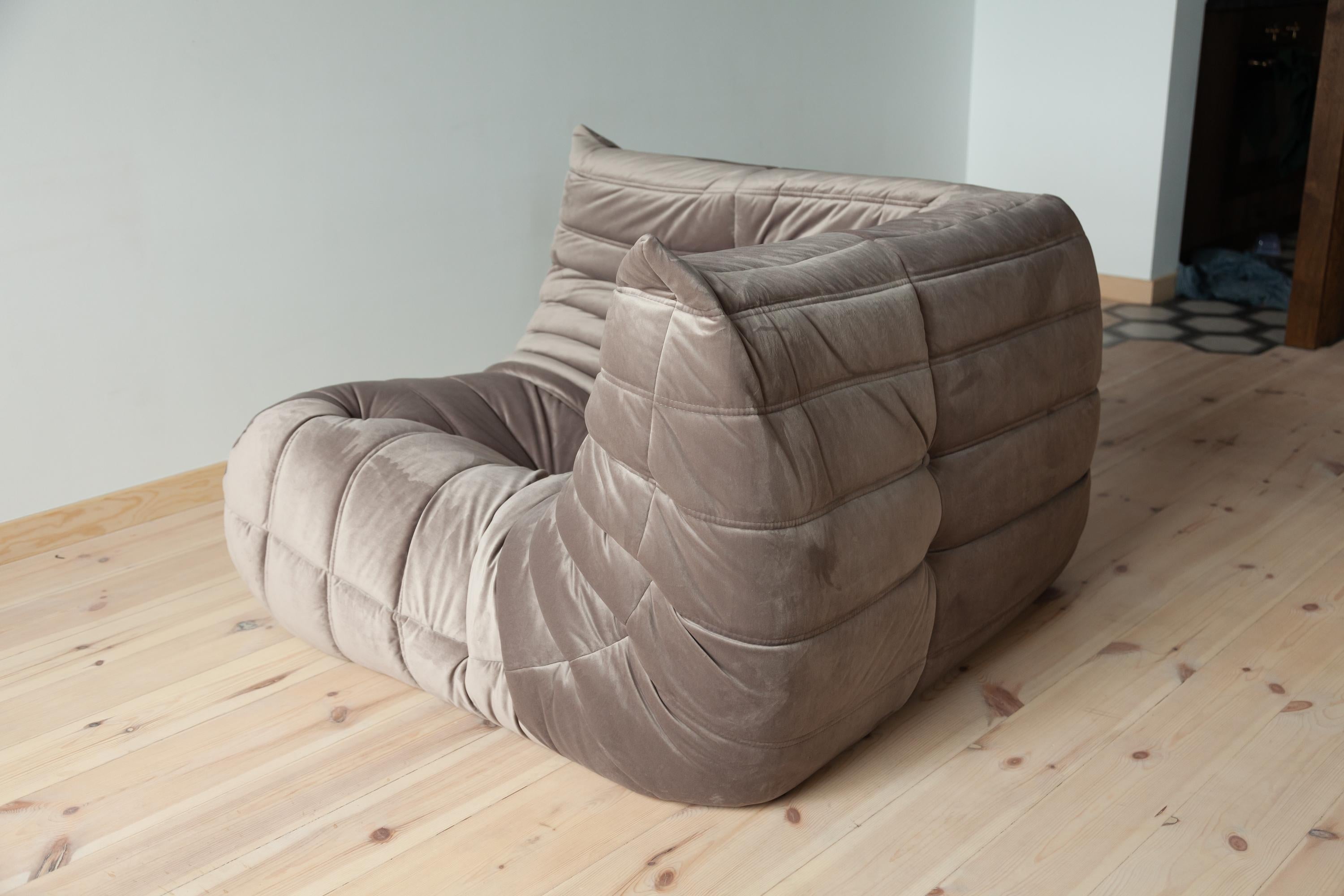 Mid-Century Modern Togo Corner Couch in Pink-Grey Velvet by Michel Ducaroy for Ligne Roset For Sale
