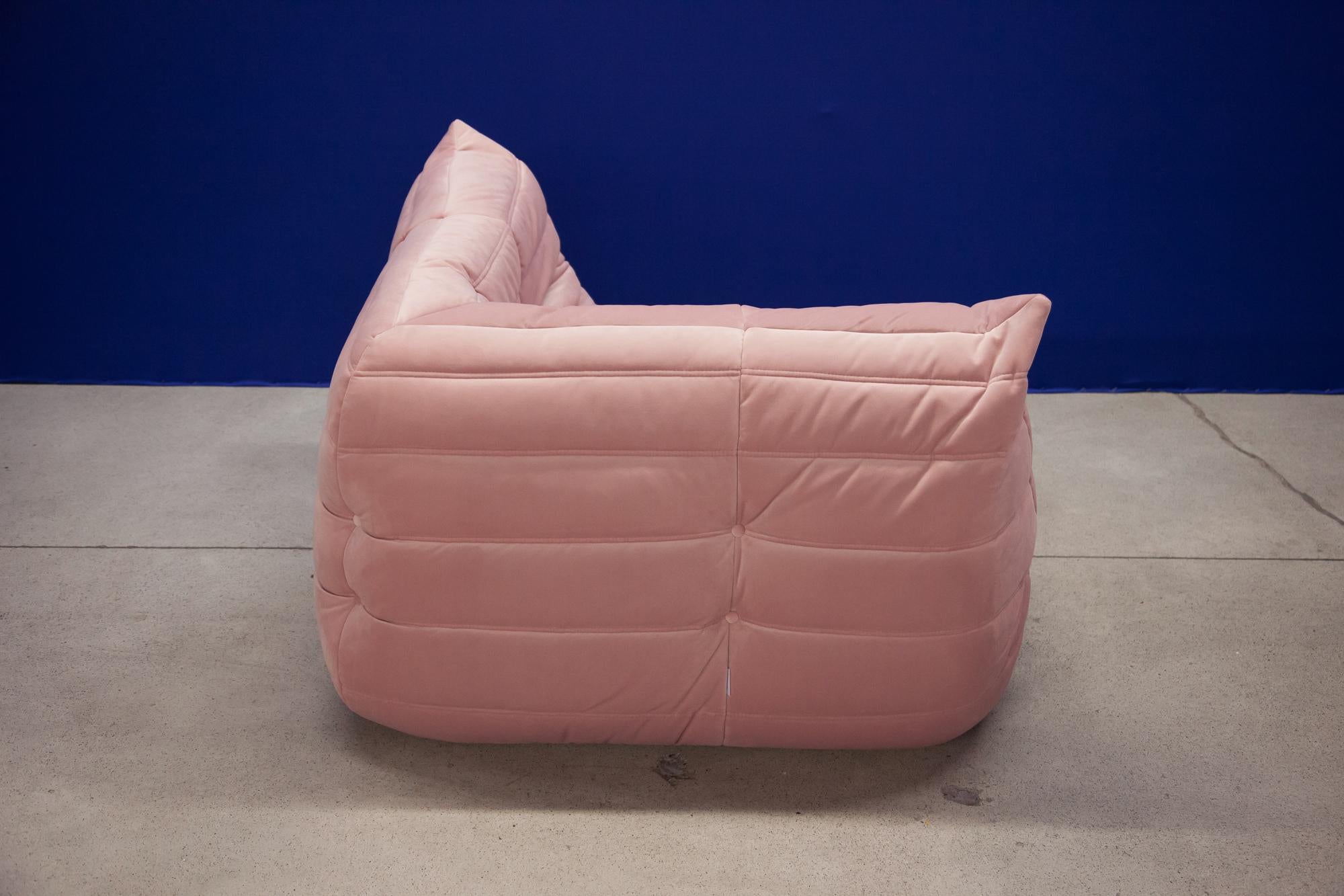 Togo Corner Couch in Pink Velvet by Michel Ducaroy for Ligne Roset For Sale 5