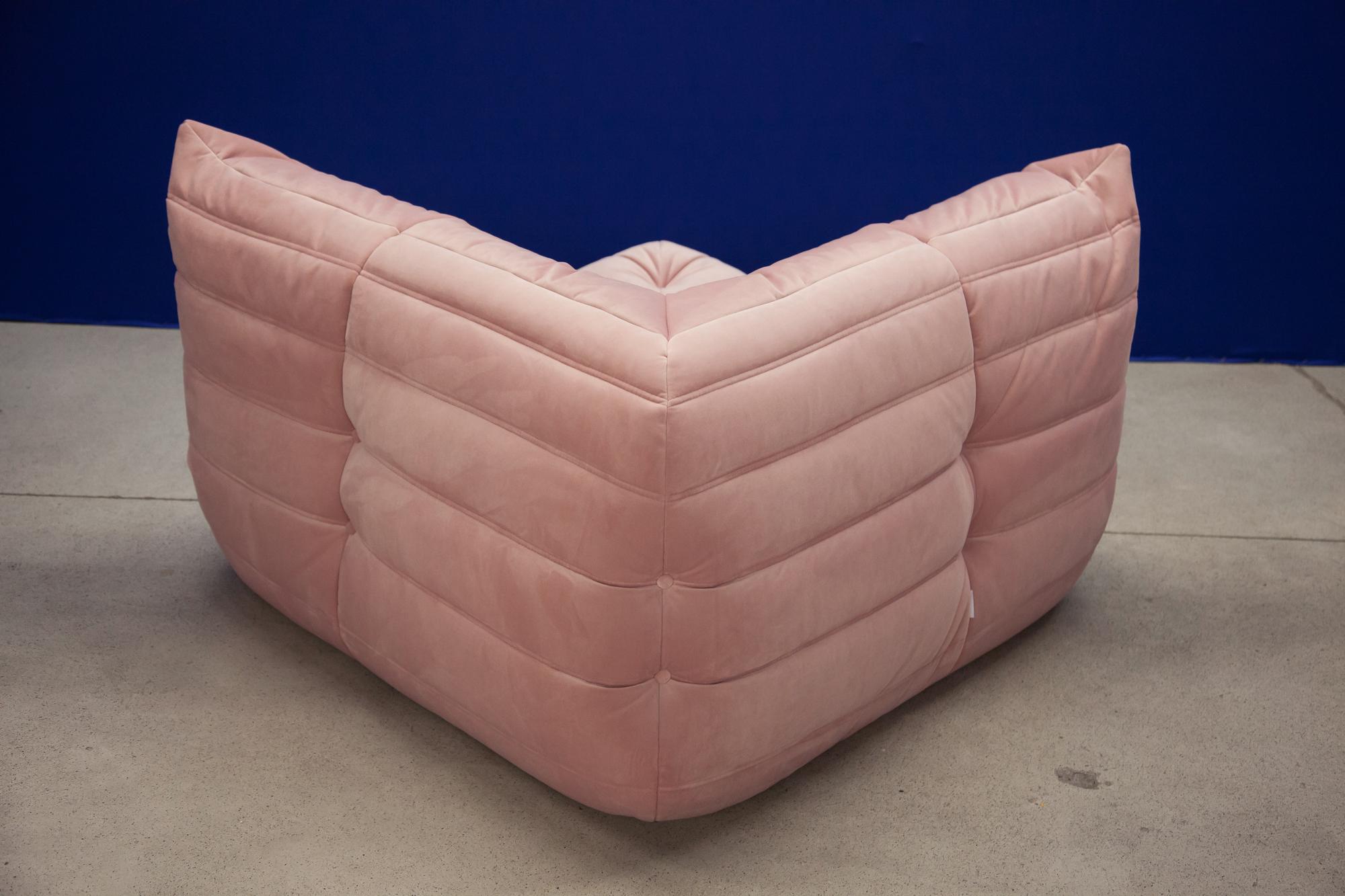 Togo Corner Couch in Pink Velvet by Michel Ducaroy for Ligne Roset For Sale 6