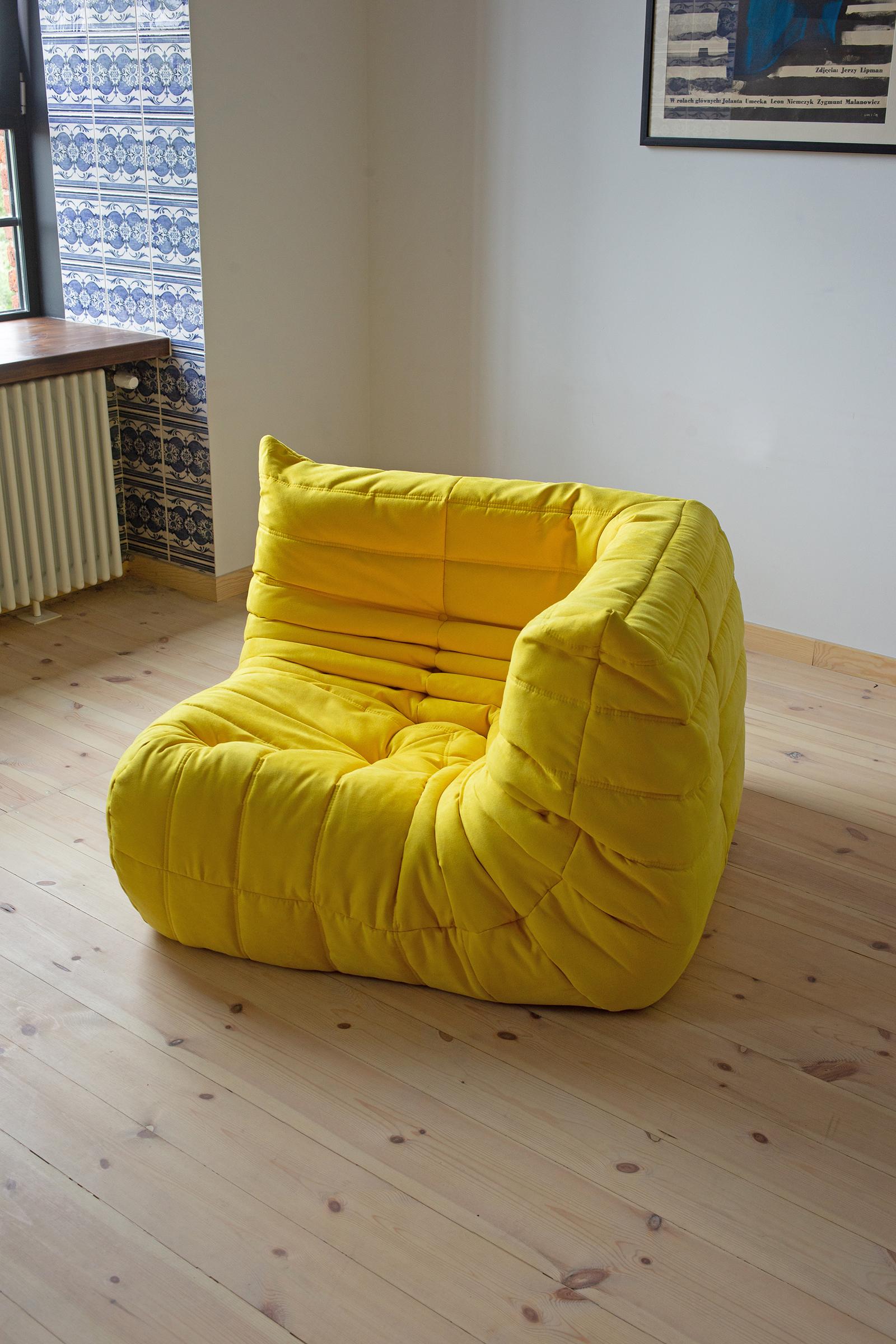 Mid-Century Modern Togo Corner Couch in Yellow Microfibre by Michel Ducaroy by Ligne Roset For Sale
