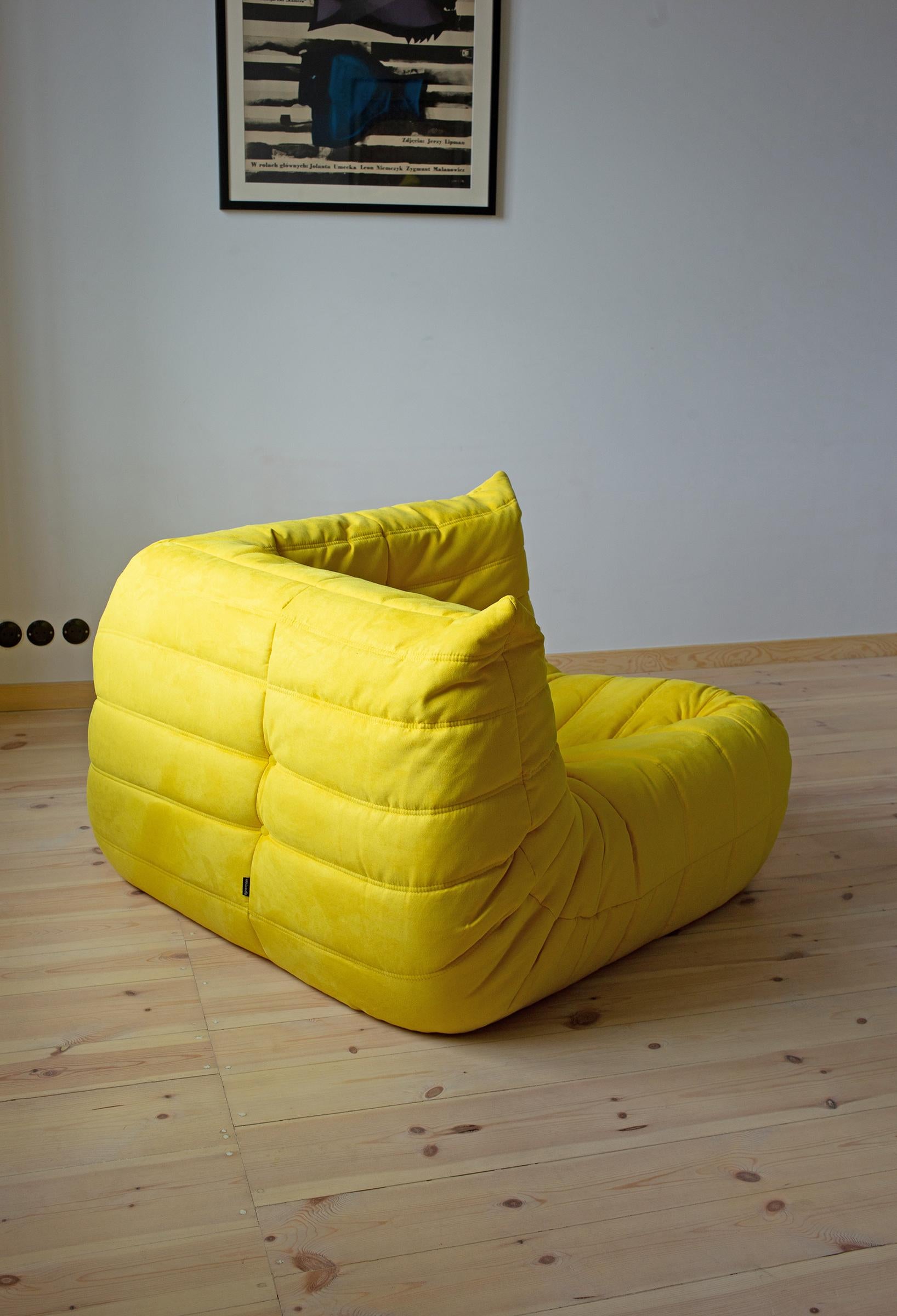 Togo Corner Couch in Yellow Microfibre by Michel Ducaroy by Ligne Roset In Excellent Condition For Sale In Berlin, DE