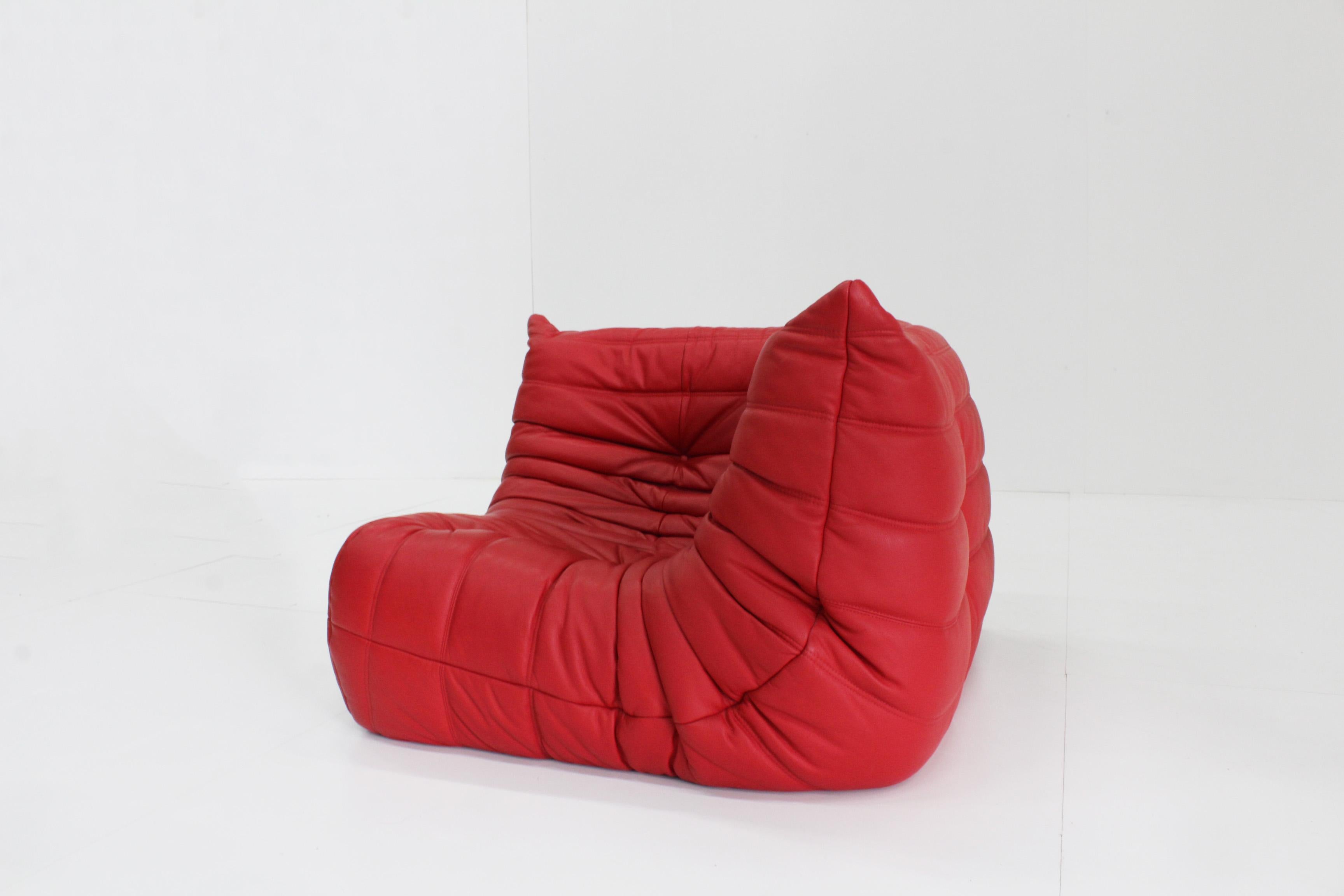 Original red leather Togo corner by Michel Ducaroy for Ligne Roset.

Original Red leather Togo sofa set from Ligne Roset by Michel Ducaroy. This is an original piece in high quality leather.
