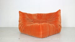 Fauteuil d'angle Togo de Michel Ducaroy pour Ligne Roset en velours orange, 1973