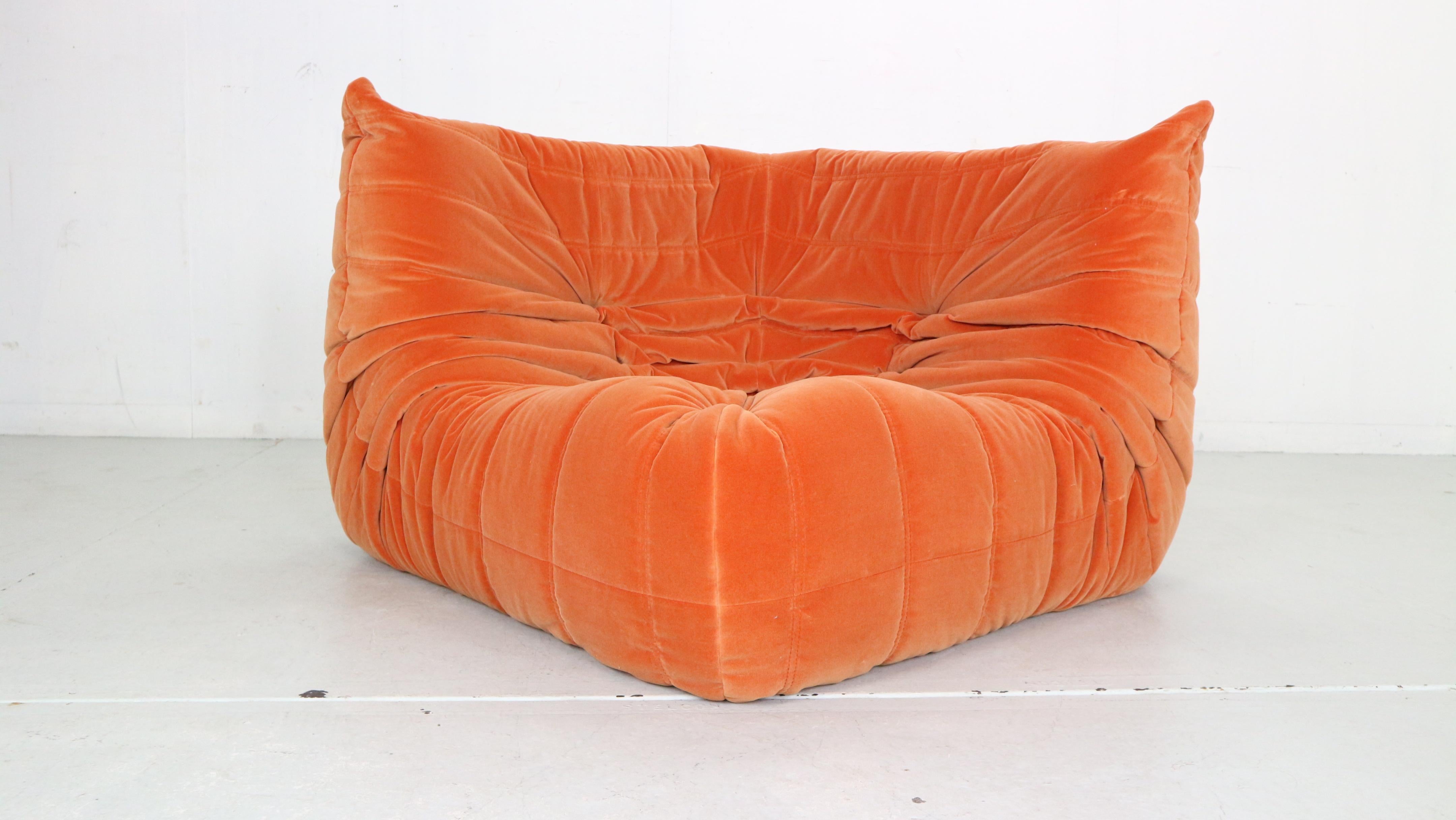 Mid-Century Modern Togo Corner Lounge Chair by Michel Ducaroy for Ligne Roset in Orang Velvet, 1973