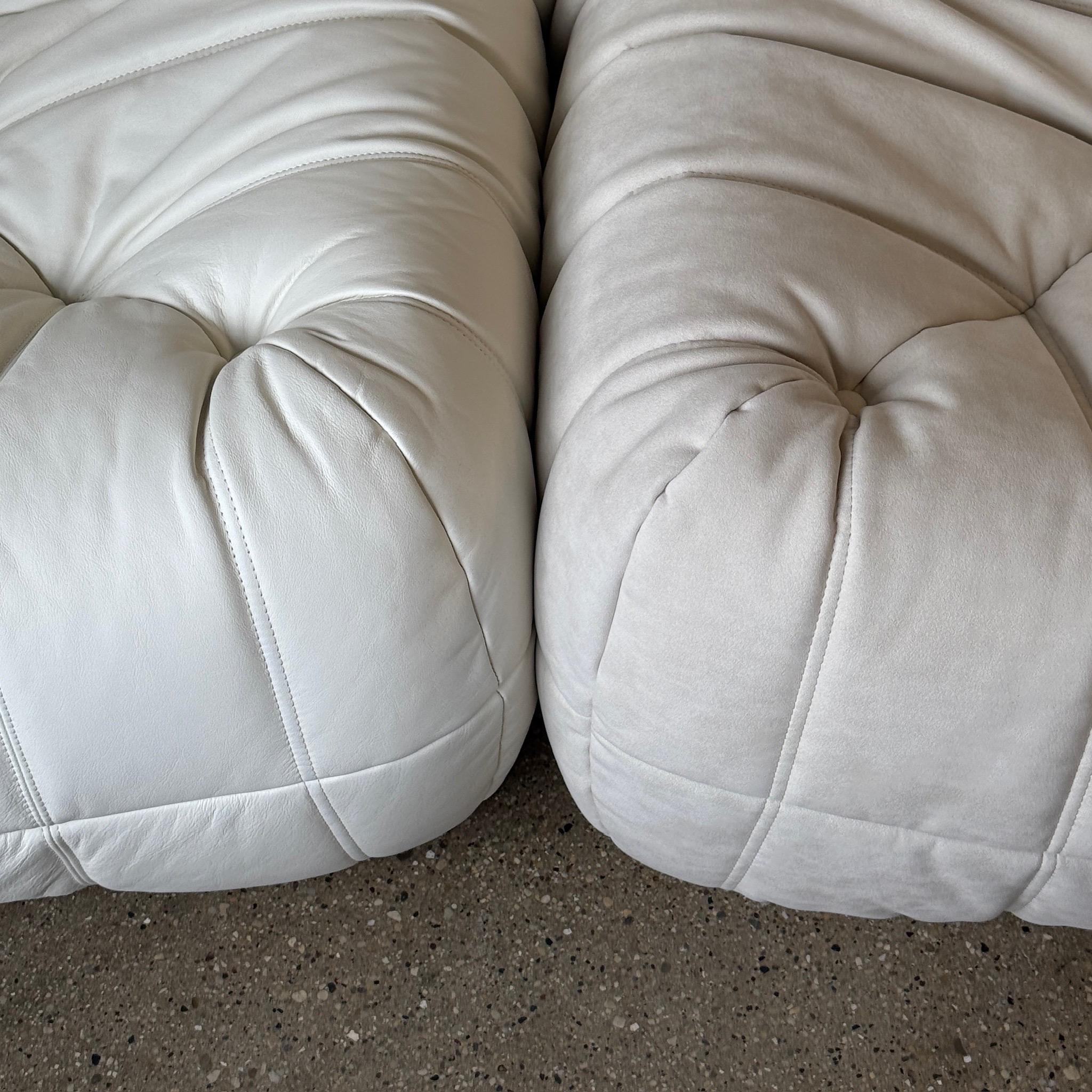 Cuir Canapé d'angle Togo de Michel Ducaroy pour Ligne Roset en cuir/Alcantara en vente