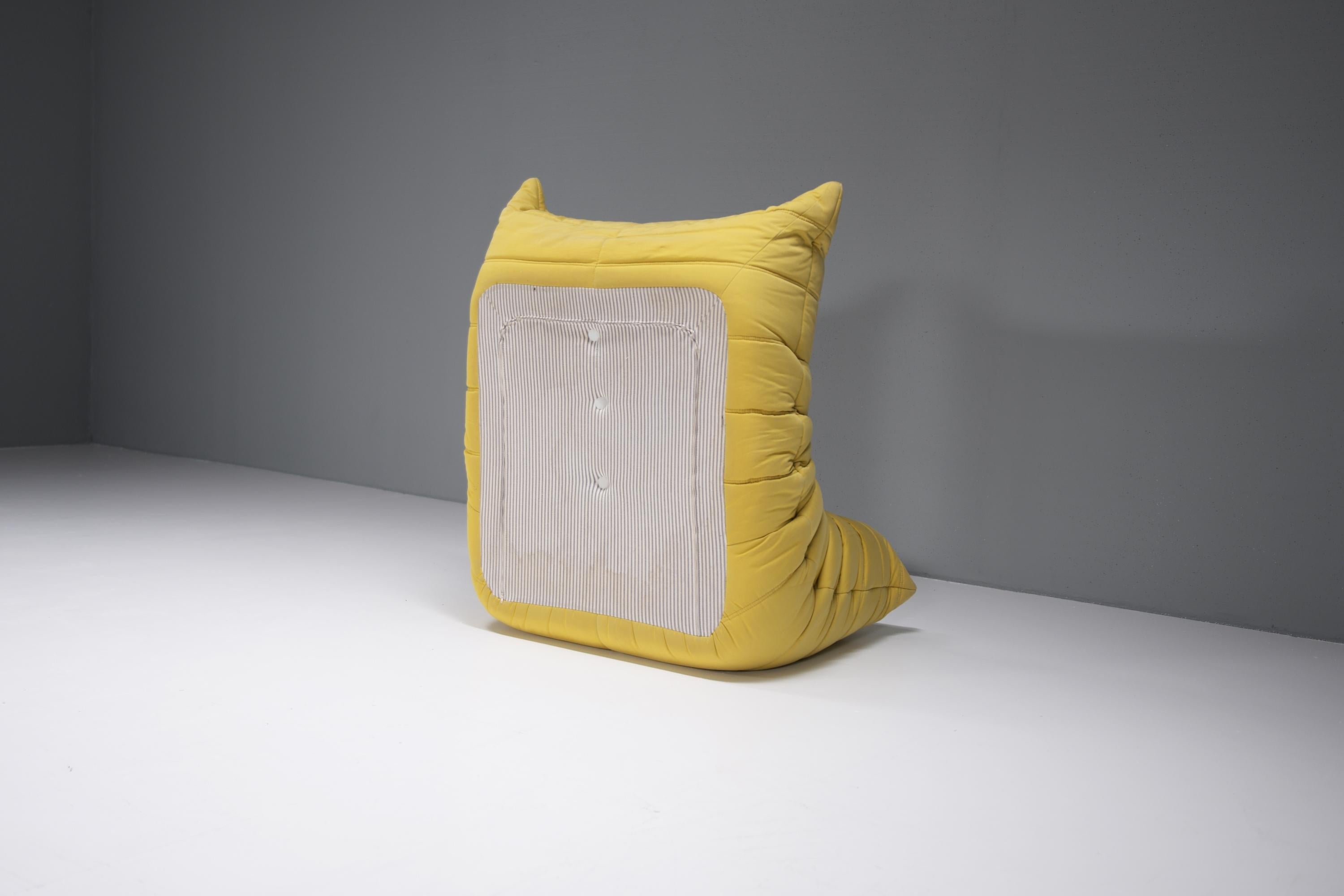 Togo fireside in original yellow fabric  by Michel Ducaroy for Ligne Roset For Sale 2