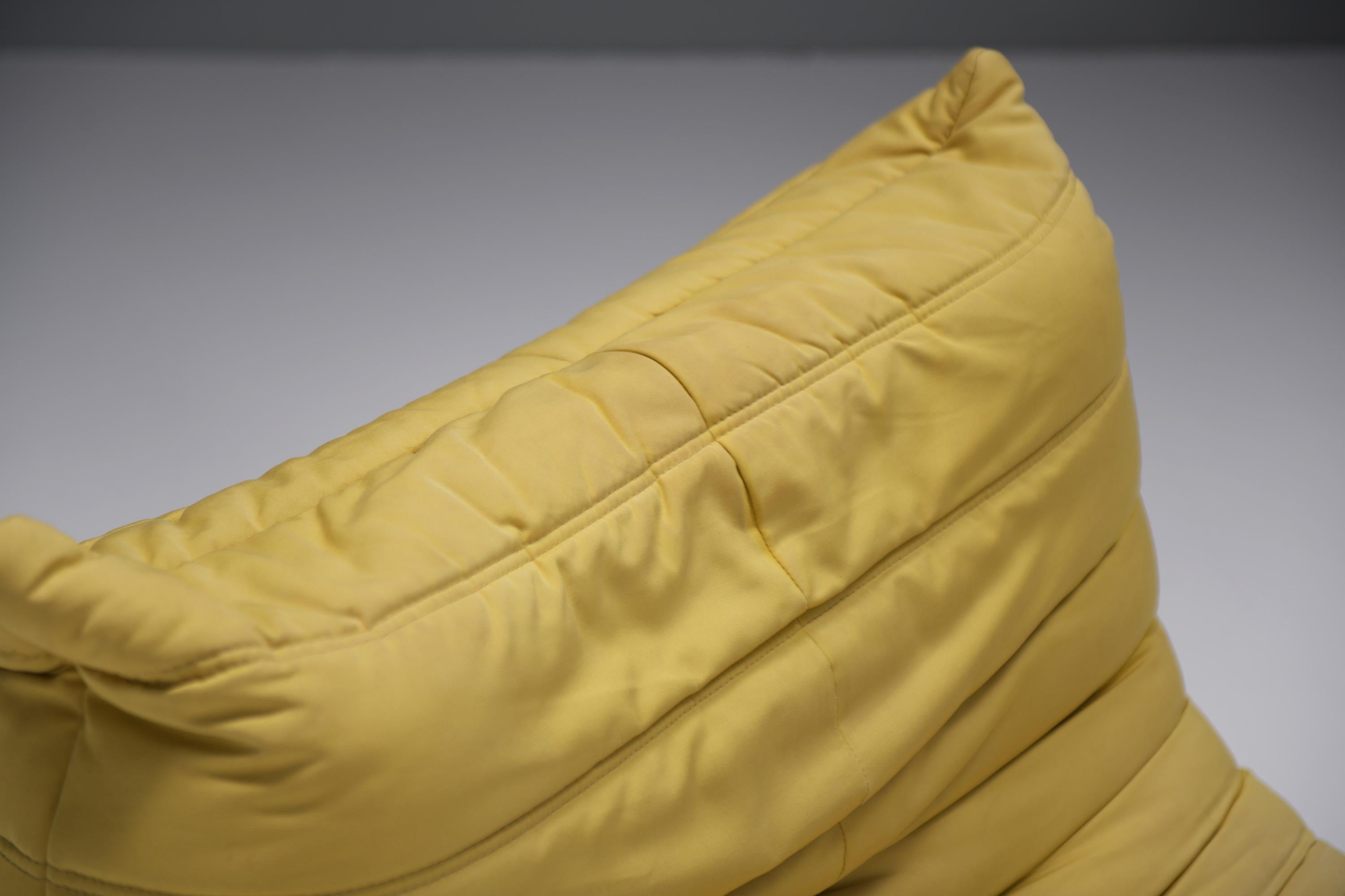 French Togo fireside in original yellow fabric  by Michel Ducaroy for Ligne Roset For Sale