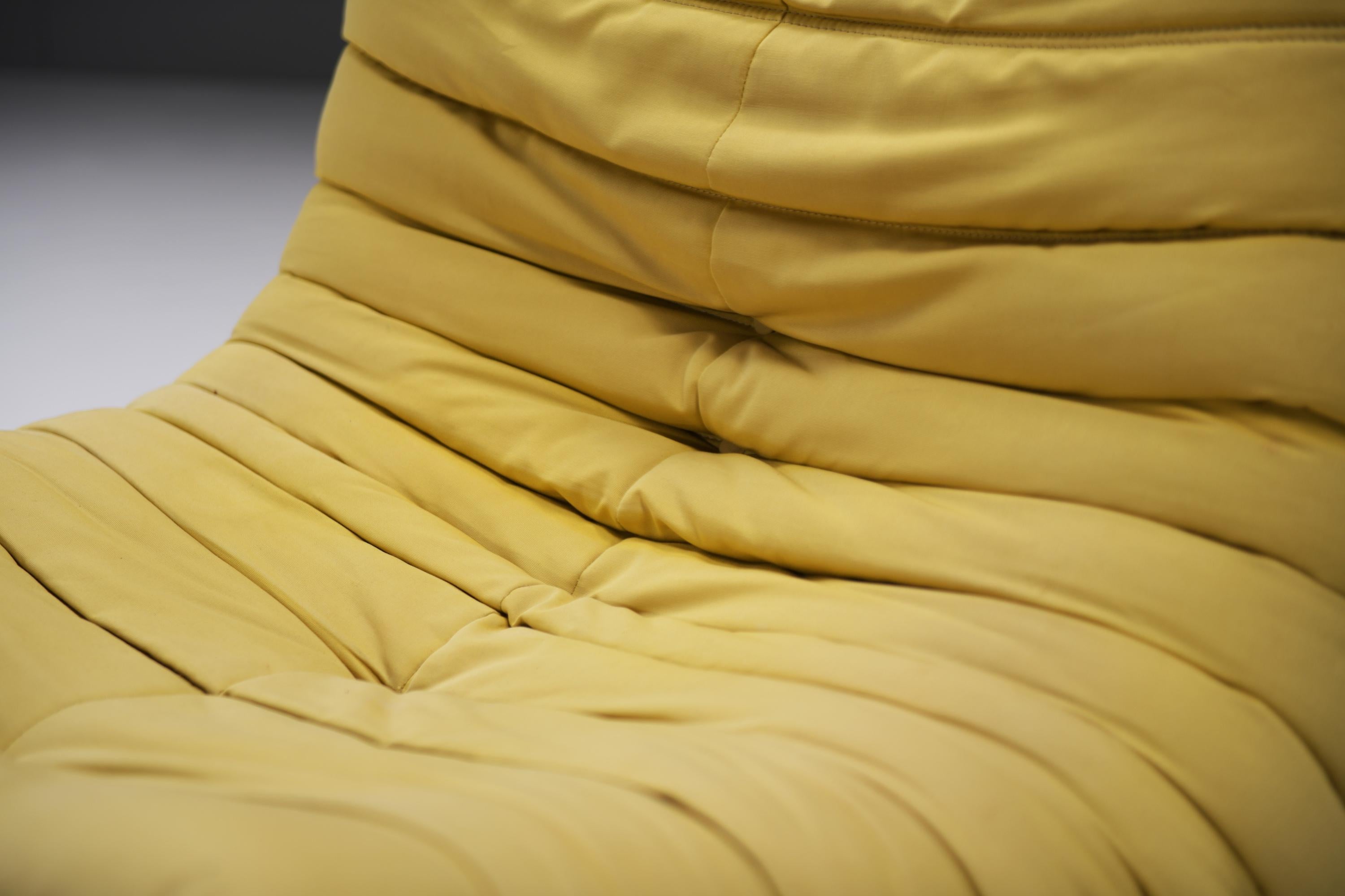 XXIe siècle et contemporain Cheminée Togo en tissu jaune d'origine  par Michel Ducaroy pour Ligne Roset en vente