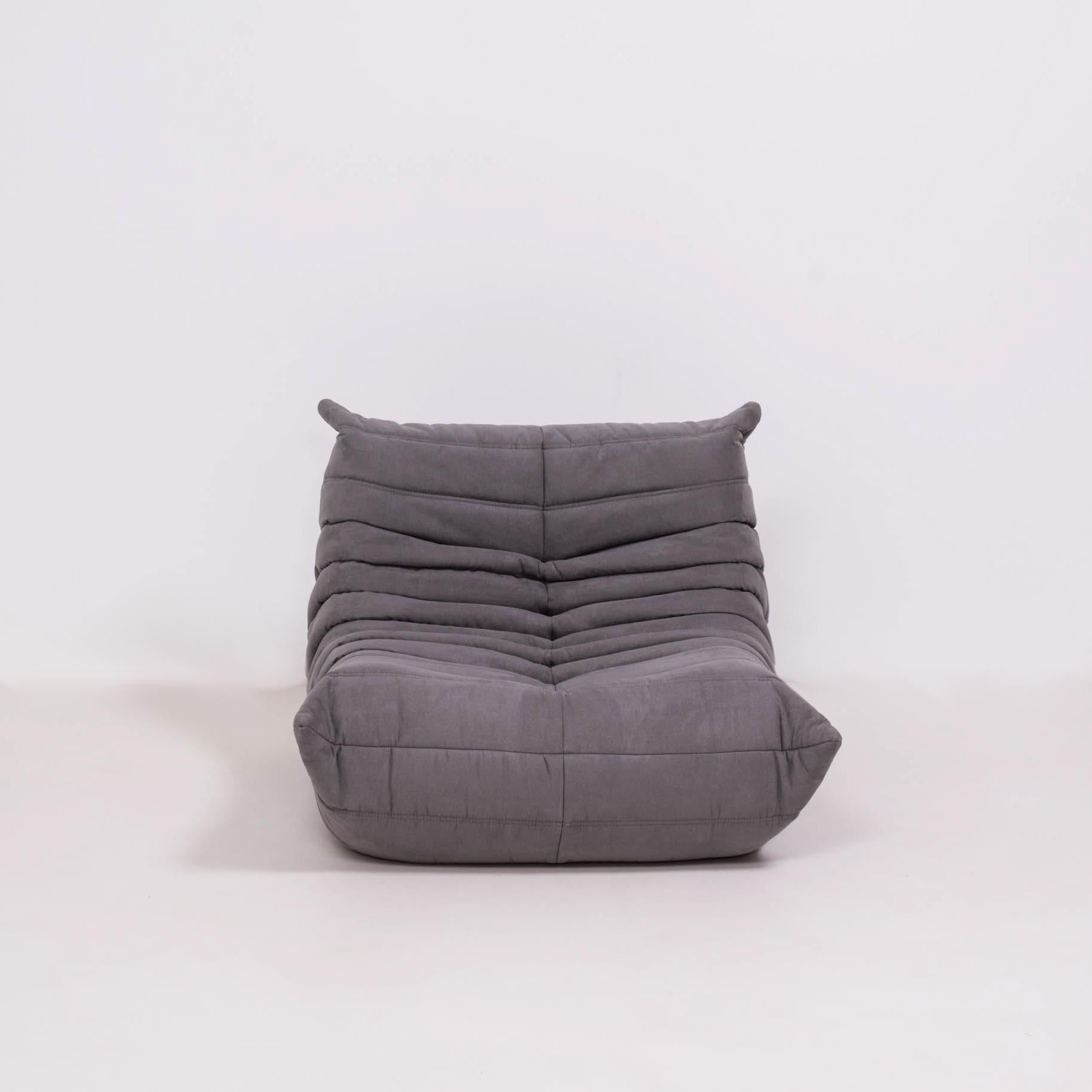 Canapé et repose-pieds modulaires gris Togo de Michel Ducaroy pour Ligne Roset, lot de 5 Excellent état - En vente à London, GB