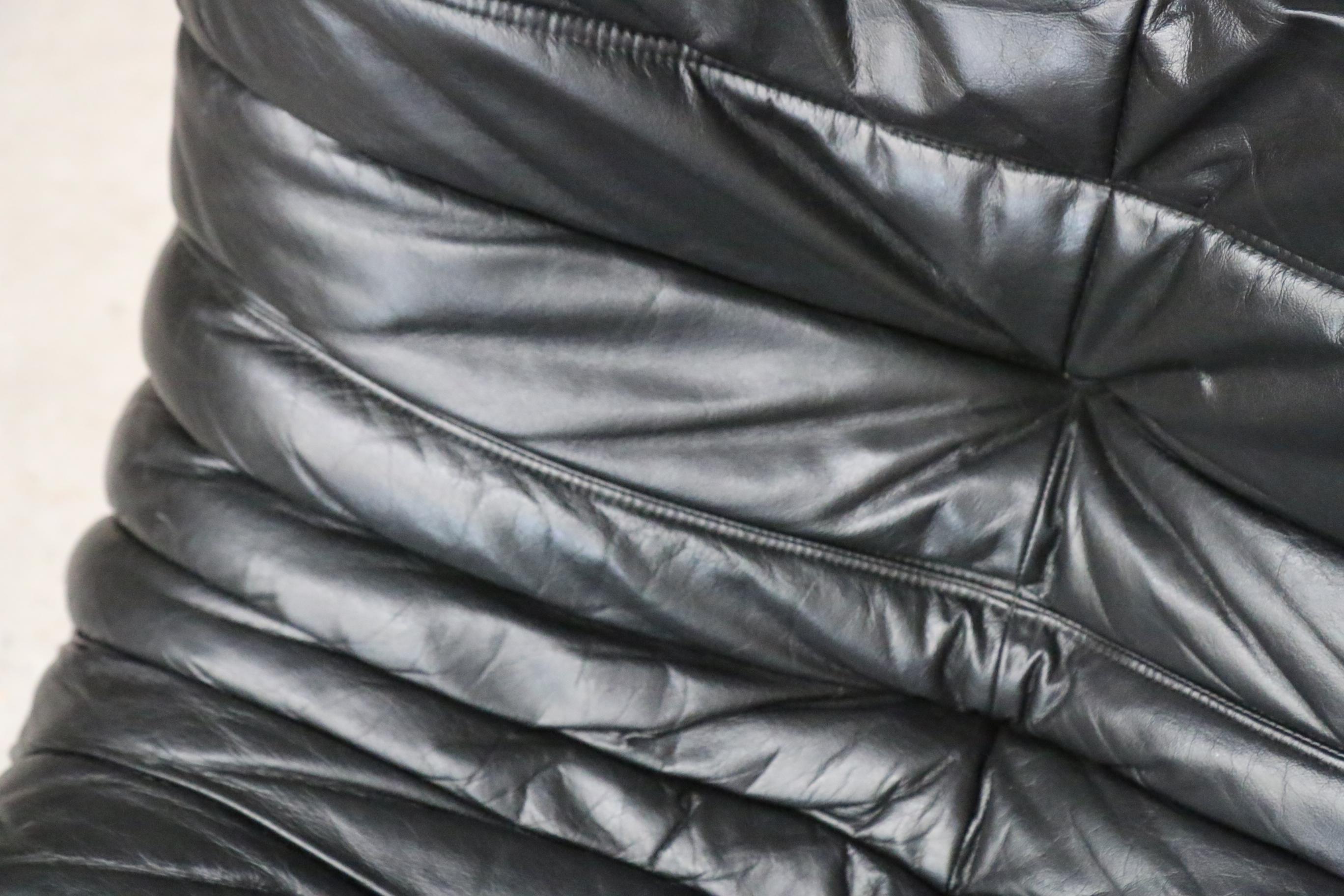 Togo Ligne Roset 3 seater original black leather In Good Condition In Ostend, BE