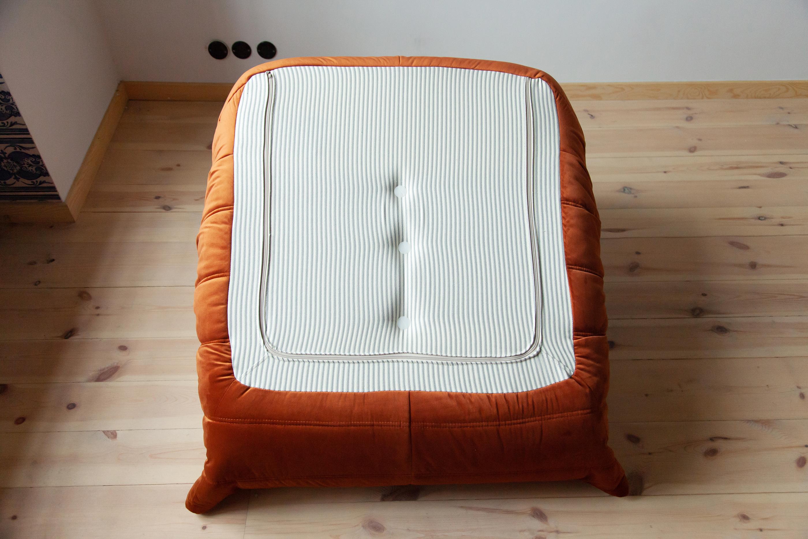 Togo Longue Chair in Amber Velvet by Michel Ducaroy, Ligne Roset For Sale 5