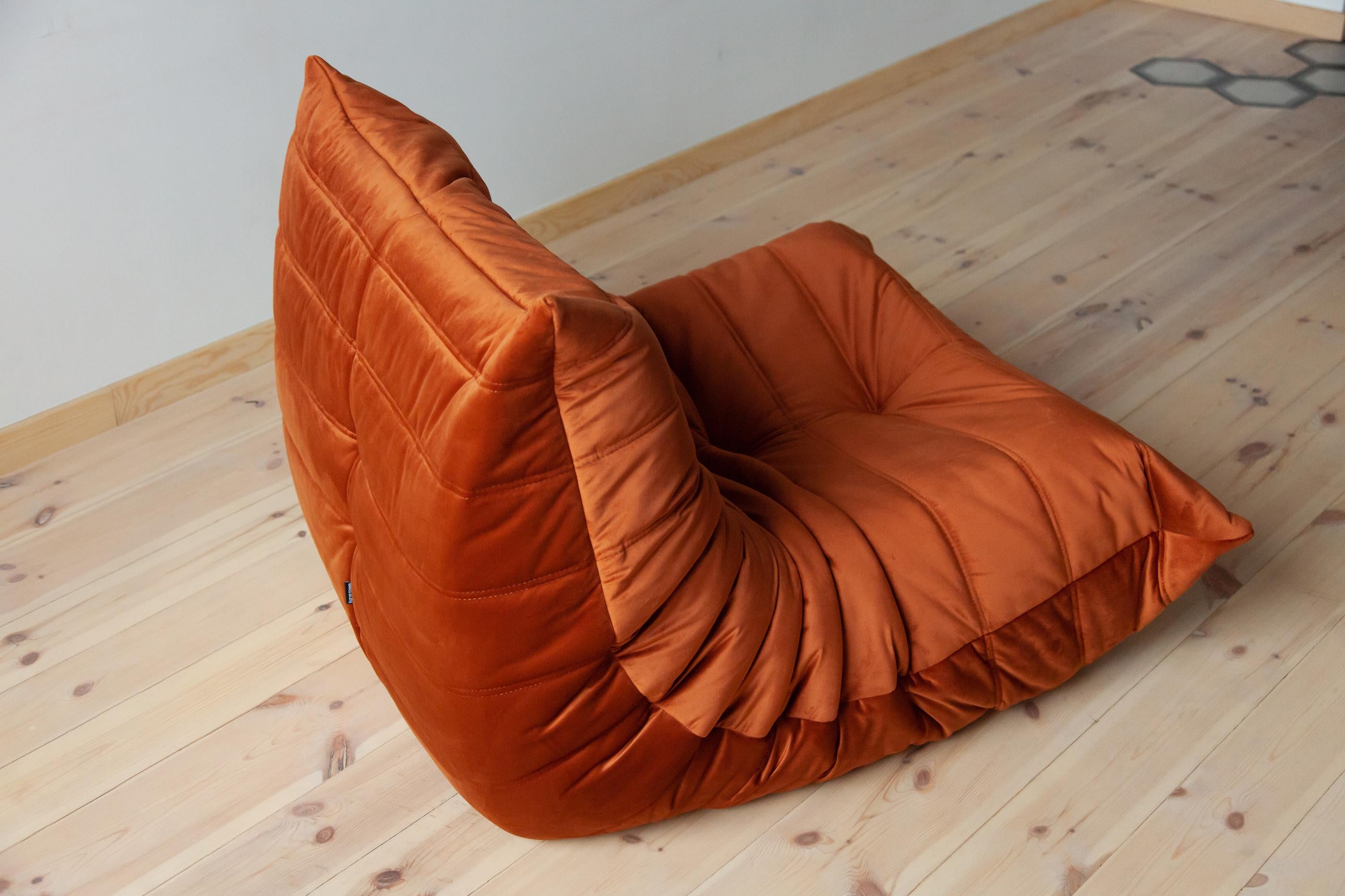 Togo Longue Chair in Amber Velvet by Michel Ducaroy, Ligne Roset For Sale 1