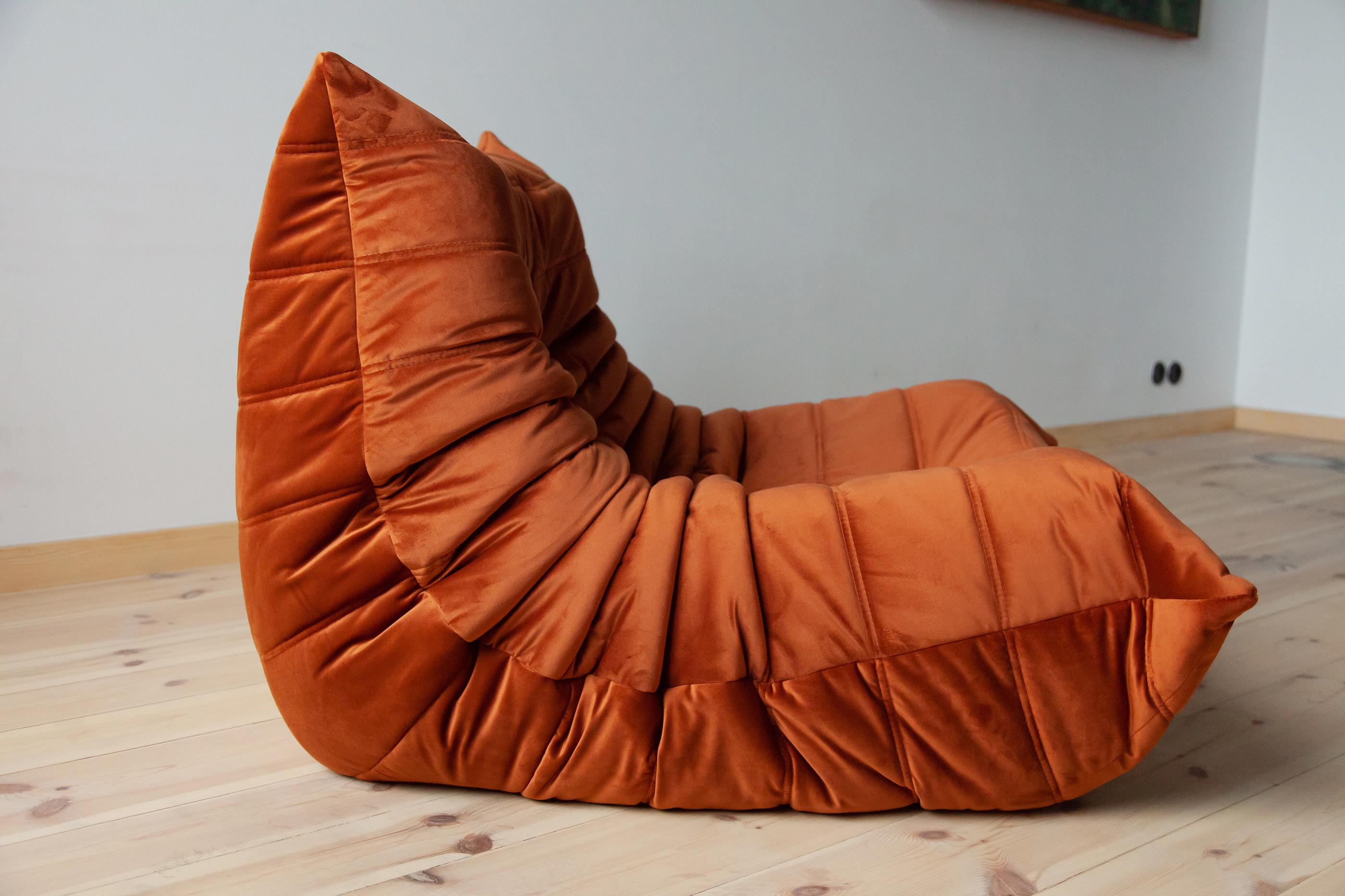 Togo Longue Chair in Amber Velvet by Michel Ducaroy, Ligne Roset For Sale 2