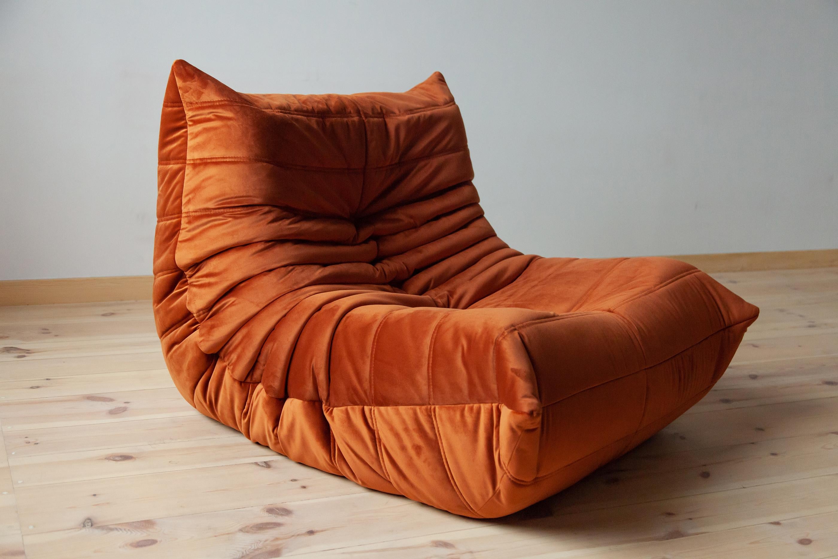 Togo Longue Chair in Amber Velvet by Michel Ducaroy, Ligne Roset For Sale 3