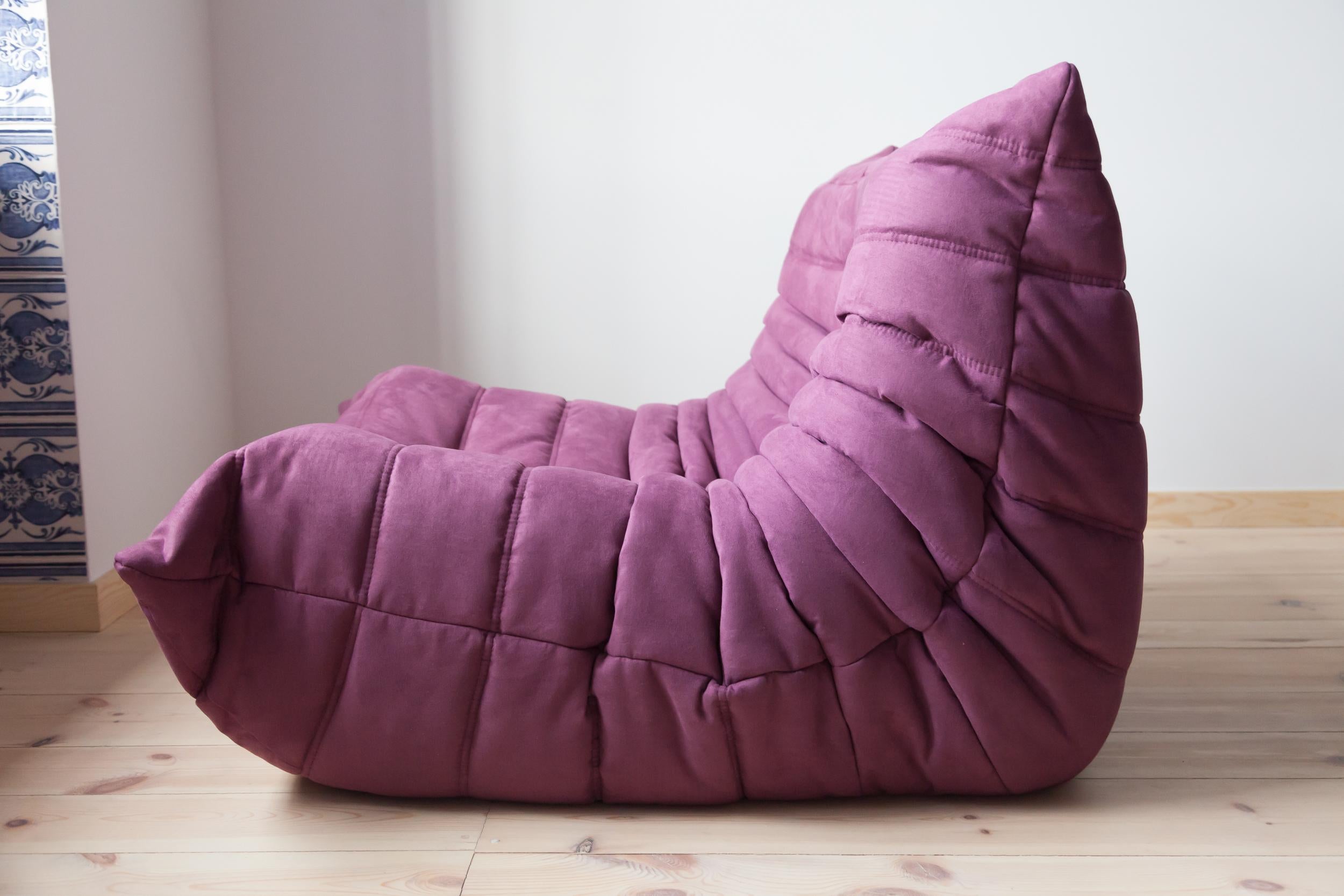 Mid-Century Modern Togo Longue Chair in Aubergine/Purple Microfibre by Michel Ducaroy, Ligne Roset For Sale