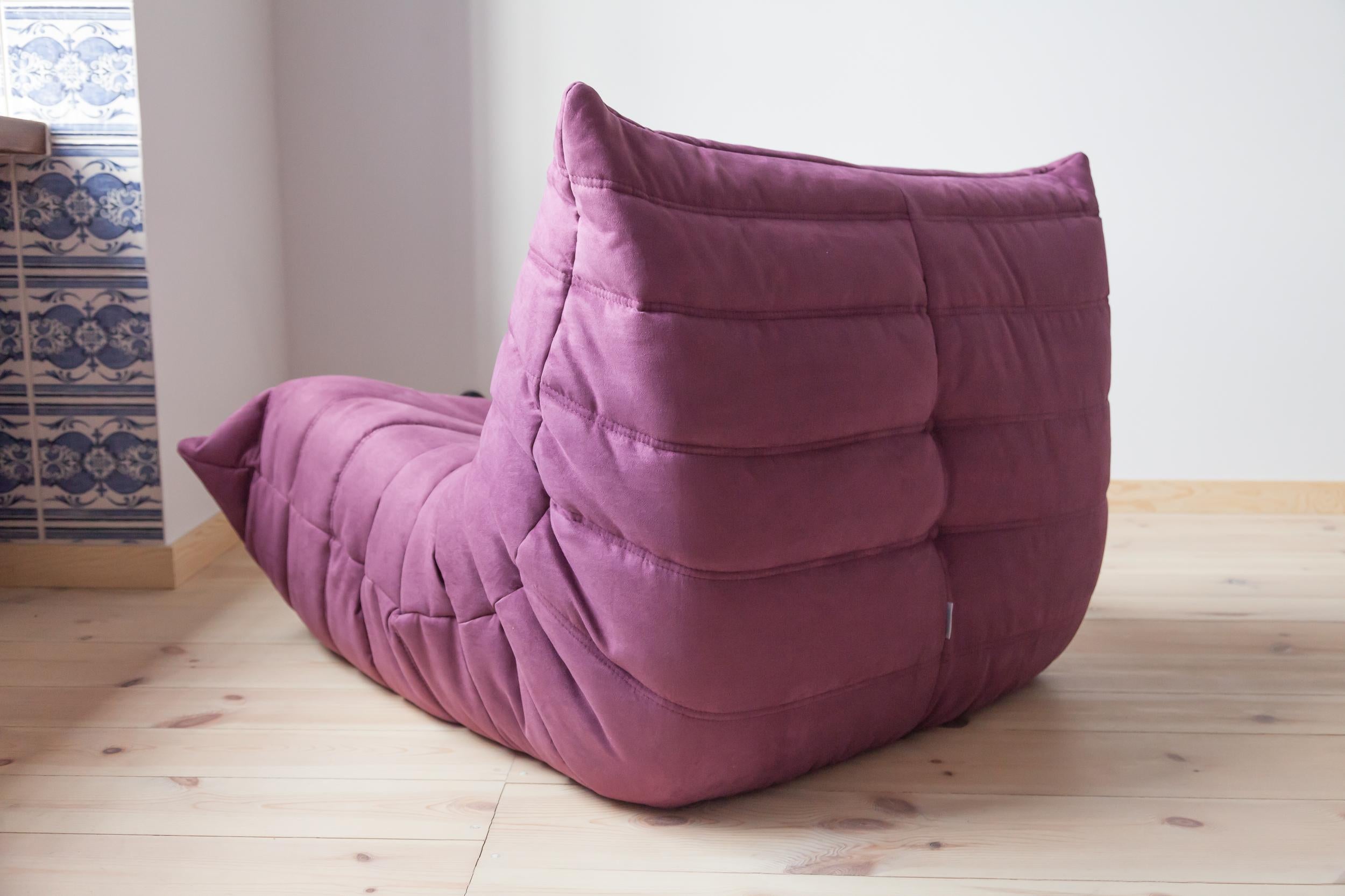 French Togo Longue Chair in Aubergine/Purple Microfibre by Michel Ducaroy, Ligne Roset For Sale