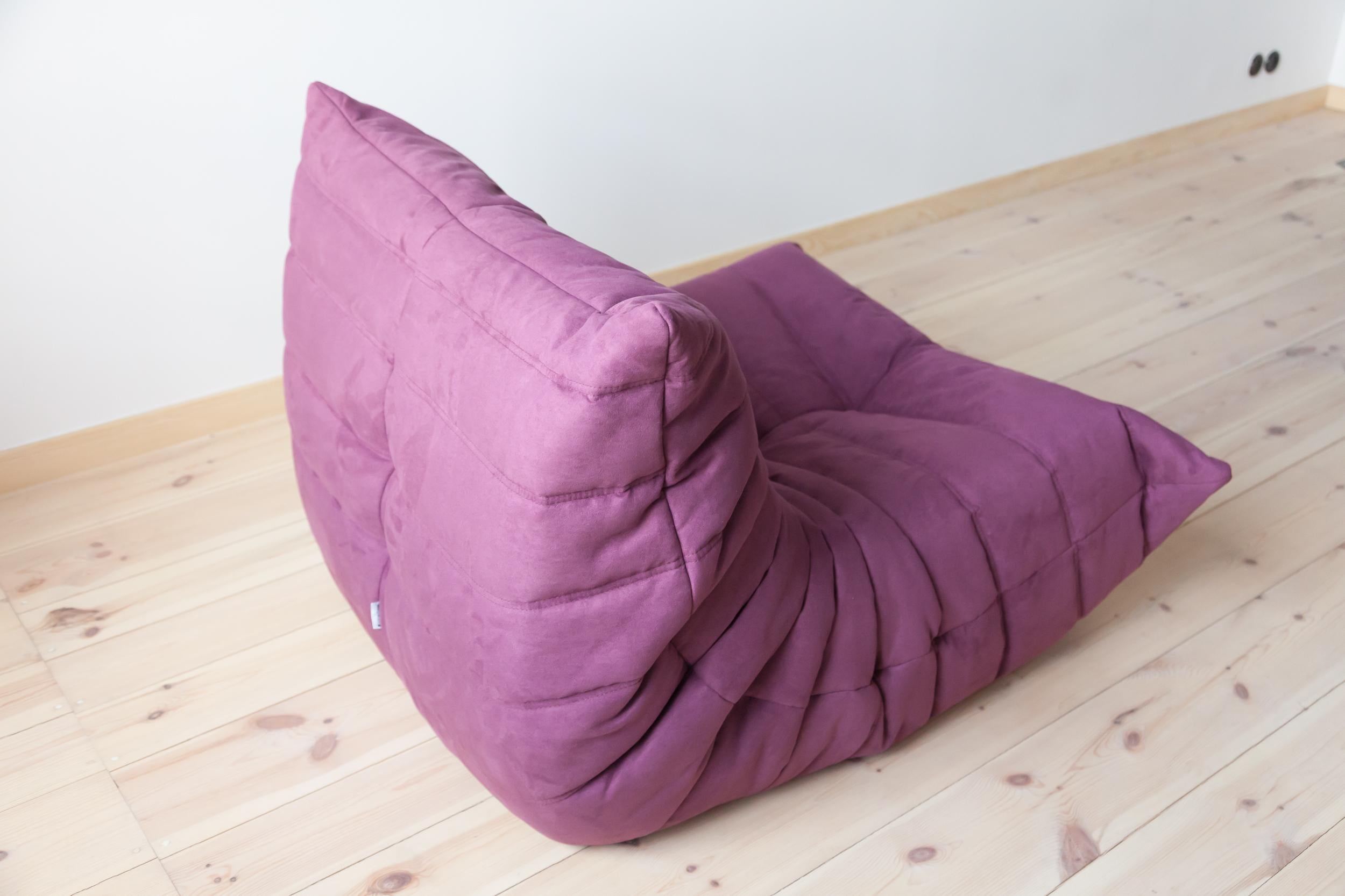 Late 20th Century Togo Longue Chair in Aubergine/Purple Microfibre by Michel Ducaroy, Ligne Roset For Sale