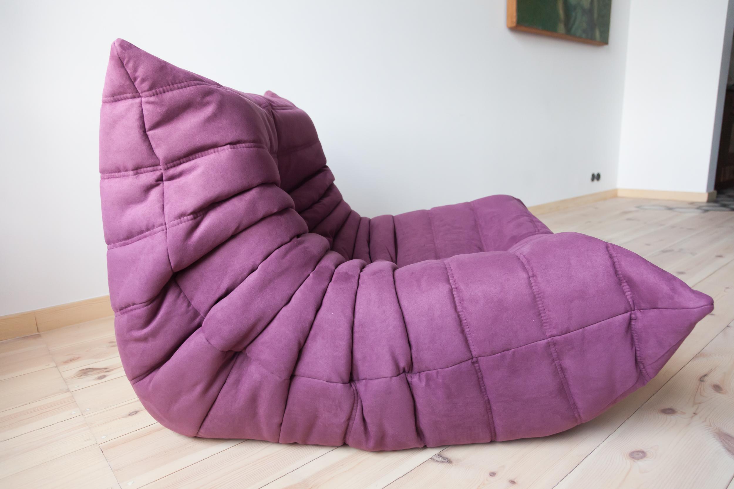 Fabric Togo Longue Chair in Aubergine/Purple Microfibre by Michel Ducaroy, Ligne Roset For Sale