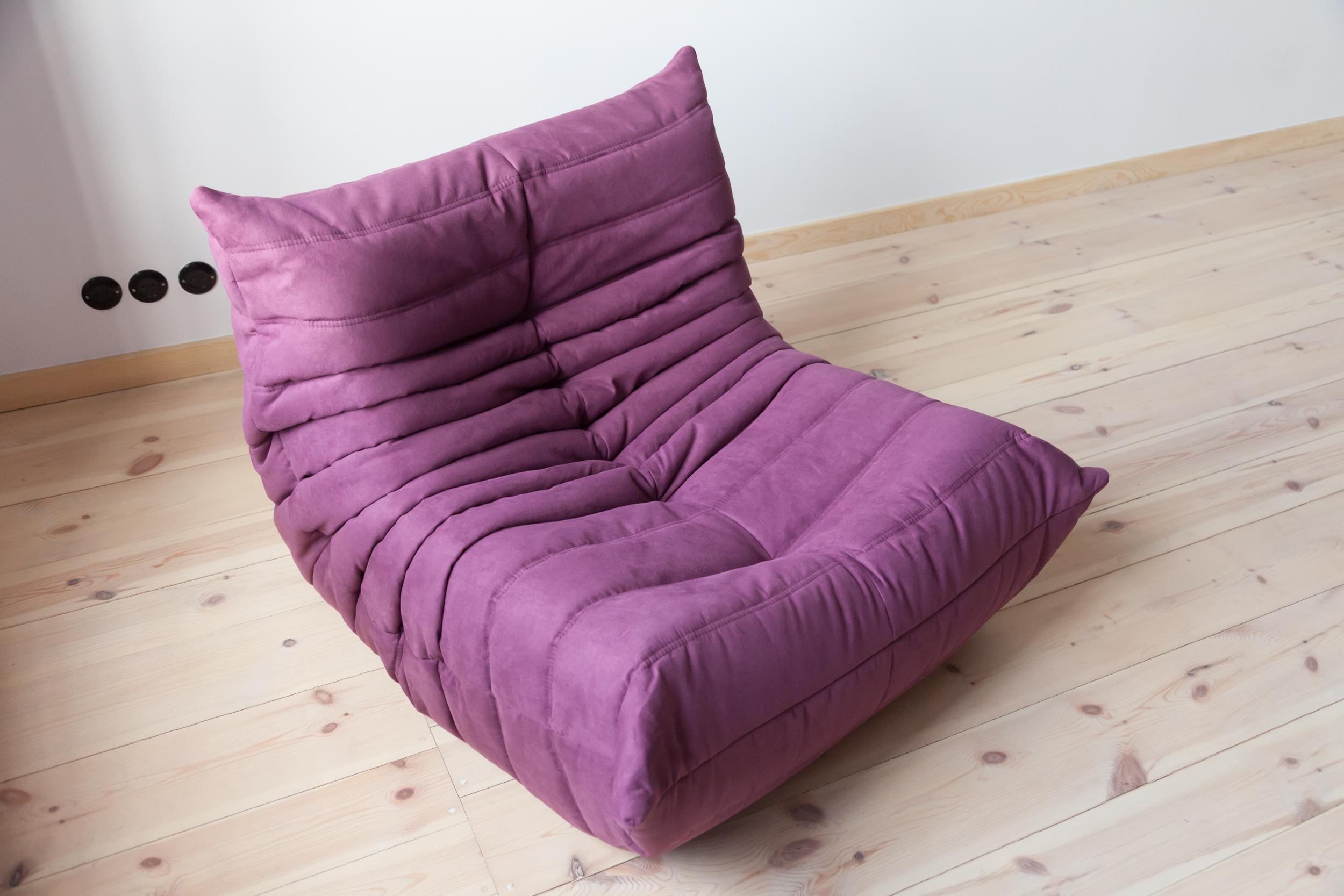 Togo Longue Chair in Aubergine/Purple Microfibre by Michel Ducaroy, Ligne Roset For Sale 1