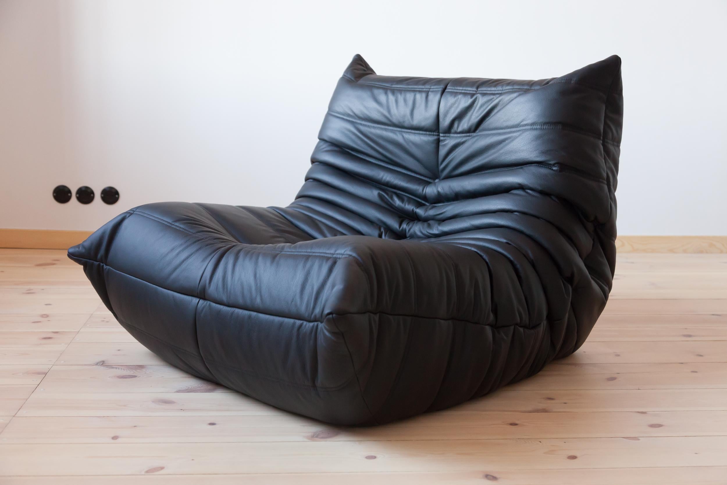 French Togo Longue Chair in Black Leather by Michel Ducaroy, Ligne Roset For Sale