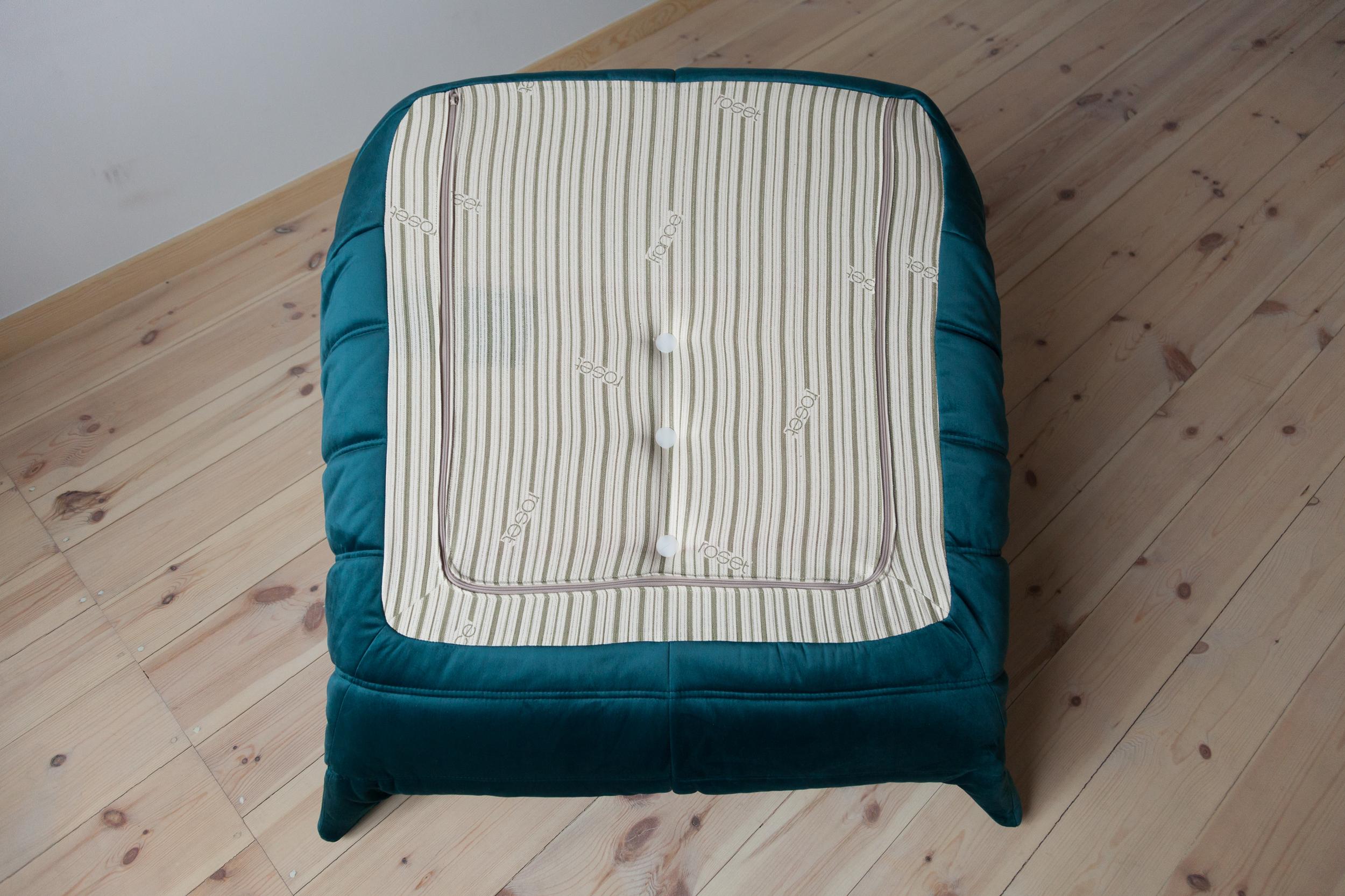 Togo Longue Chair in Blue-Green Velvet by Michel Ducaroy, Ligne Roset For Sale 11