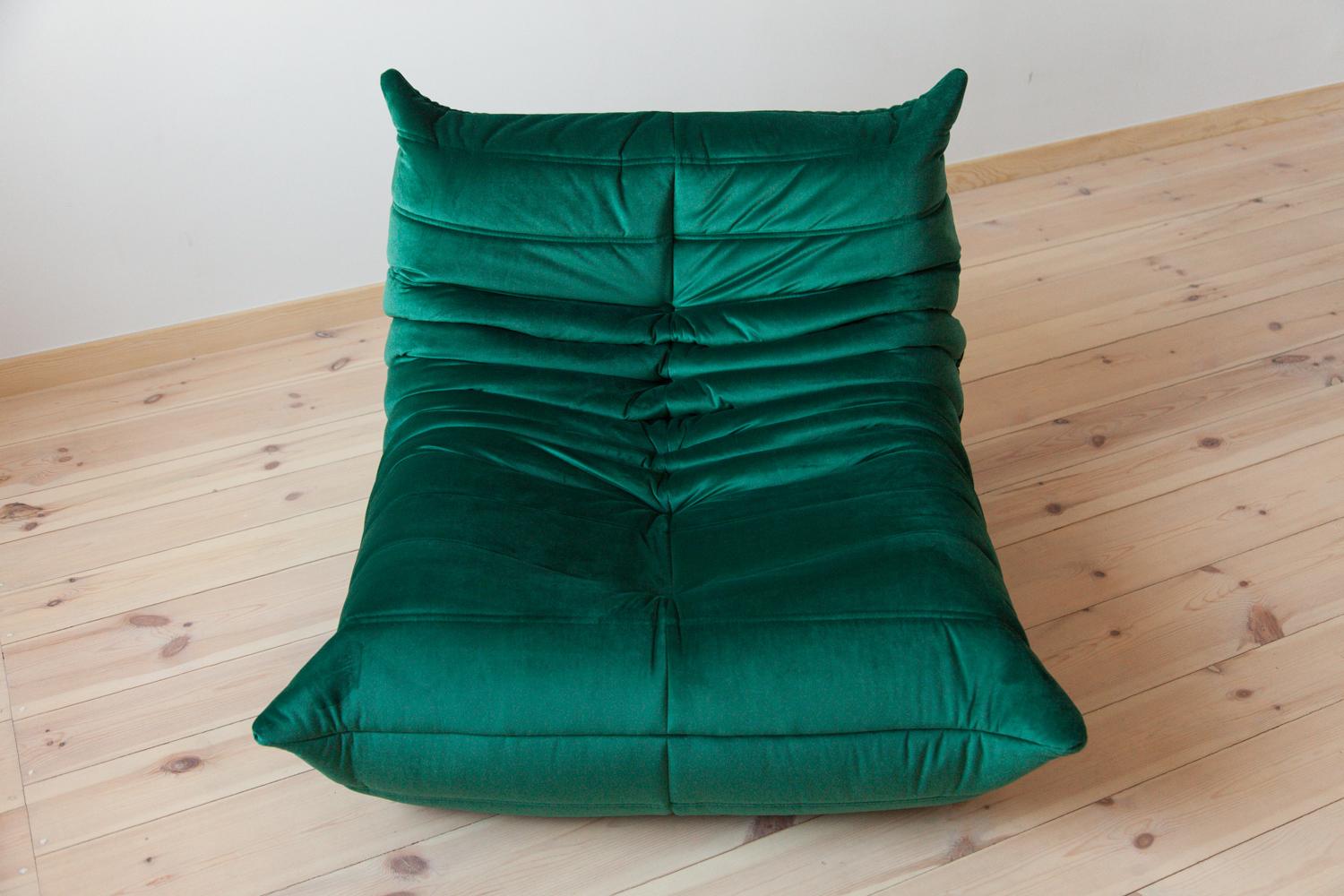 Togo Longue Chair in Bottle Green Velvet by Michel Ducaroy, Ligne Roset For Sale 5