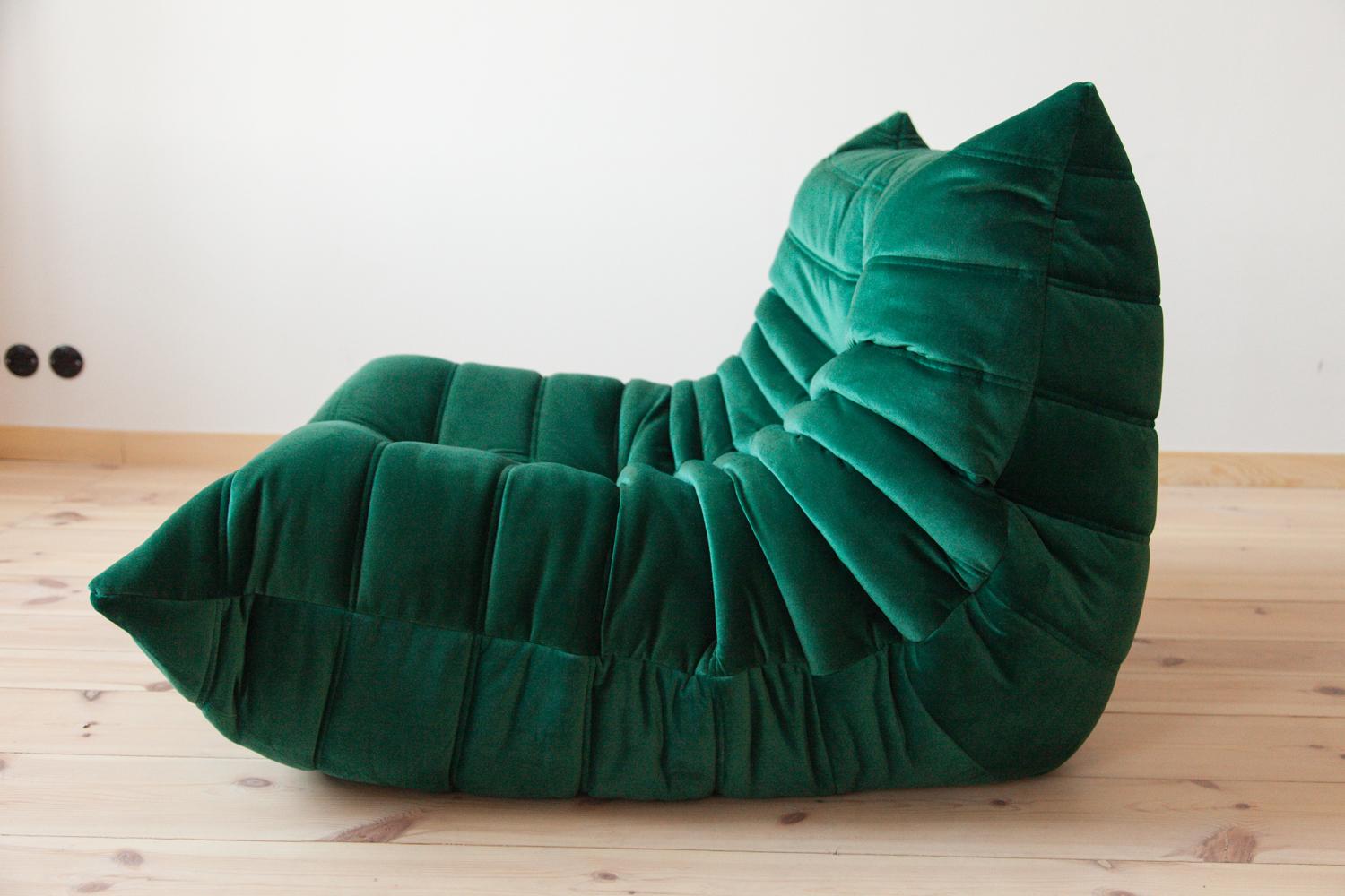 French Togo Longue Chair in Bottle Green Velvet by Michel Ducaroy, Ligne Roset For Sale