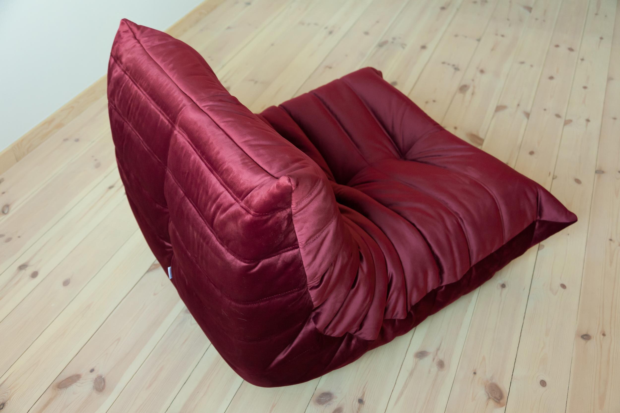 Late 20th Century Togo Longue Chair in Burgundy Velvet by Michel Ducaroy, Ligne Roset For Sale