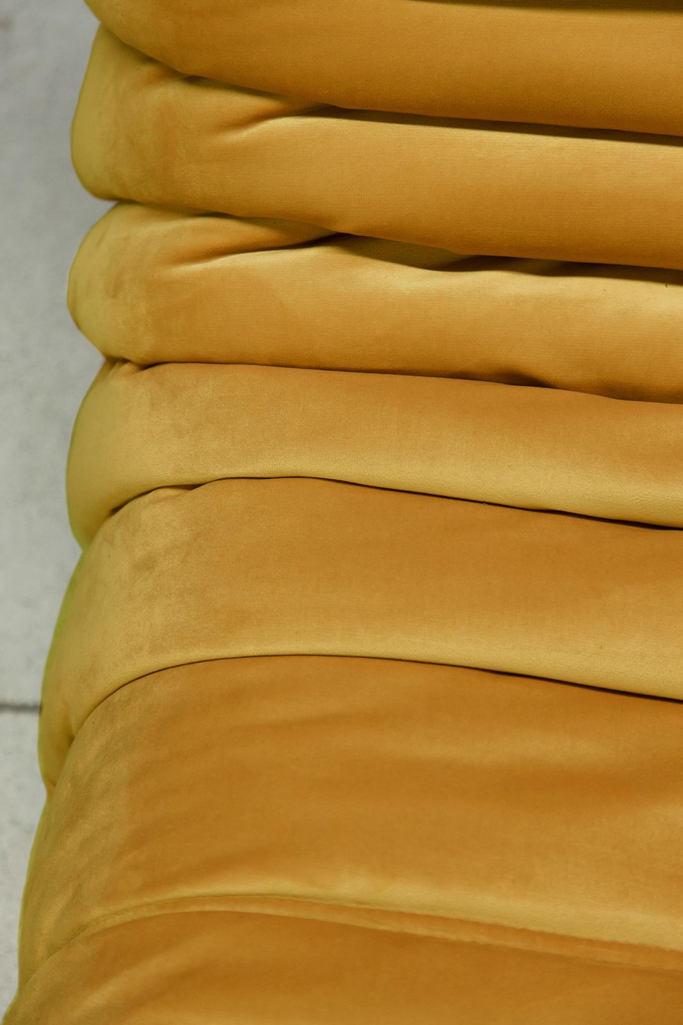Togo Longue Chair in Golden Yellow Velvet by Michel Ducaroy, Ligne Roset For Sale 6